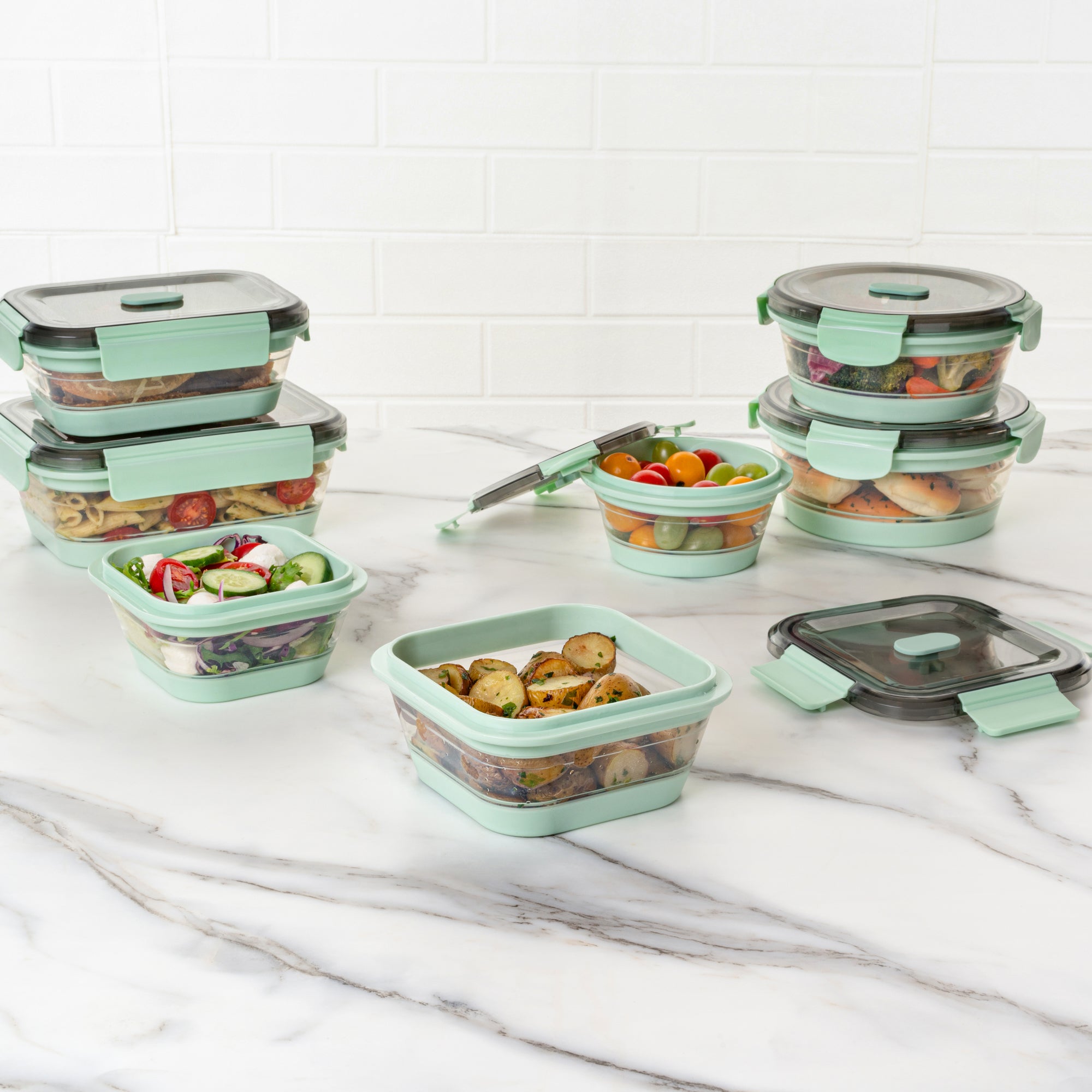 Fresh Hero 24 oz Green Plastic Airtight Food Storage Container - with Vented Lid, Collapsible - 6" x 6" x 2 3/4" - 1 count box