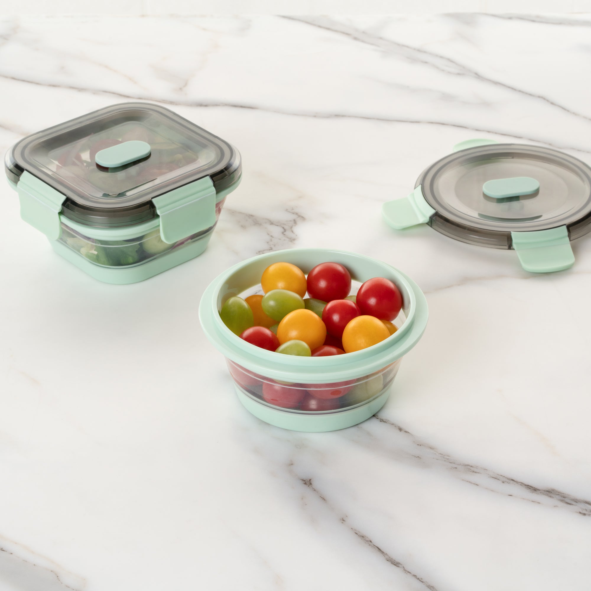 Fresh Hero 14 oz Green Plastic Airtight Food Storage Container - with Vented Lid, Collapsible - 5 1/2" x 5 1/2" x 2 3/4" - 20 count box