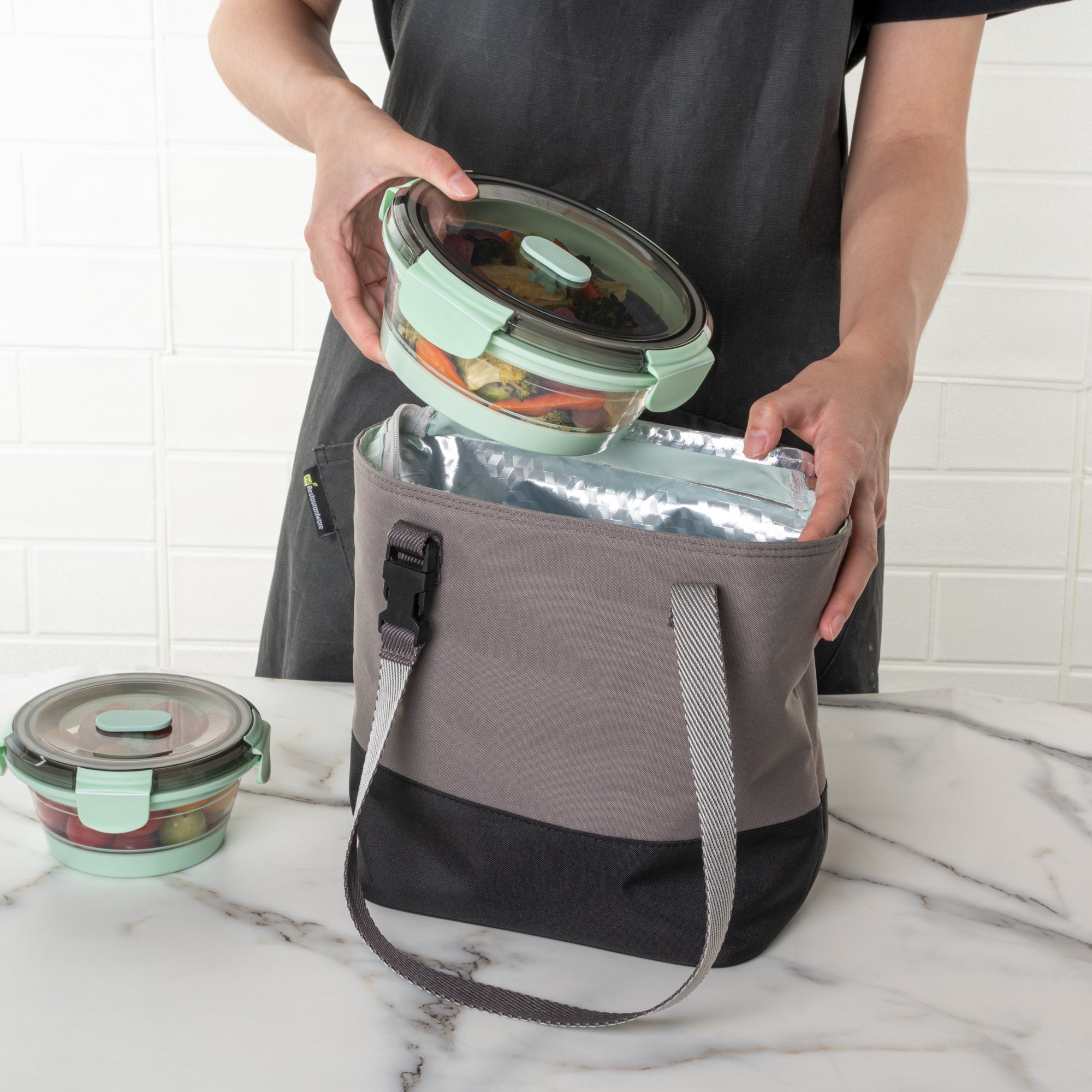Fresh Hero 27 oz Green Plastic Airtight Food Storage Container - with Vented Lid, Collapsible - 6 3/4" x 6 3/4" x 2 3/4" - 1 count box