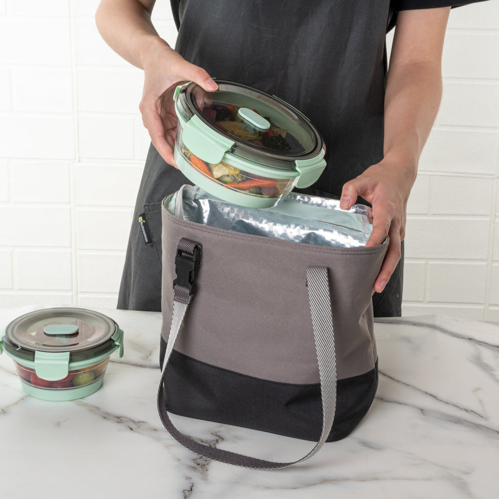 Fresh Hero 27 oz Green Plastic Airtight Food Storage Container - with Vented Lid, Collapsible - 6 3/4" x 6 3/4" x 2 3/4" - 20 count box