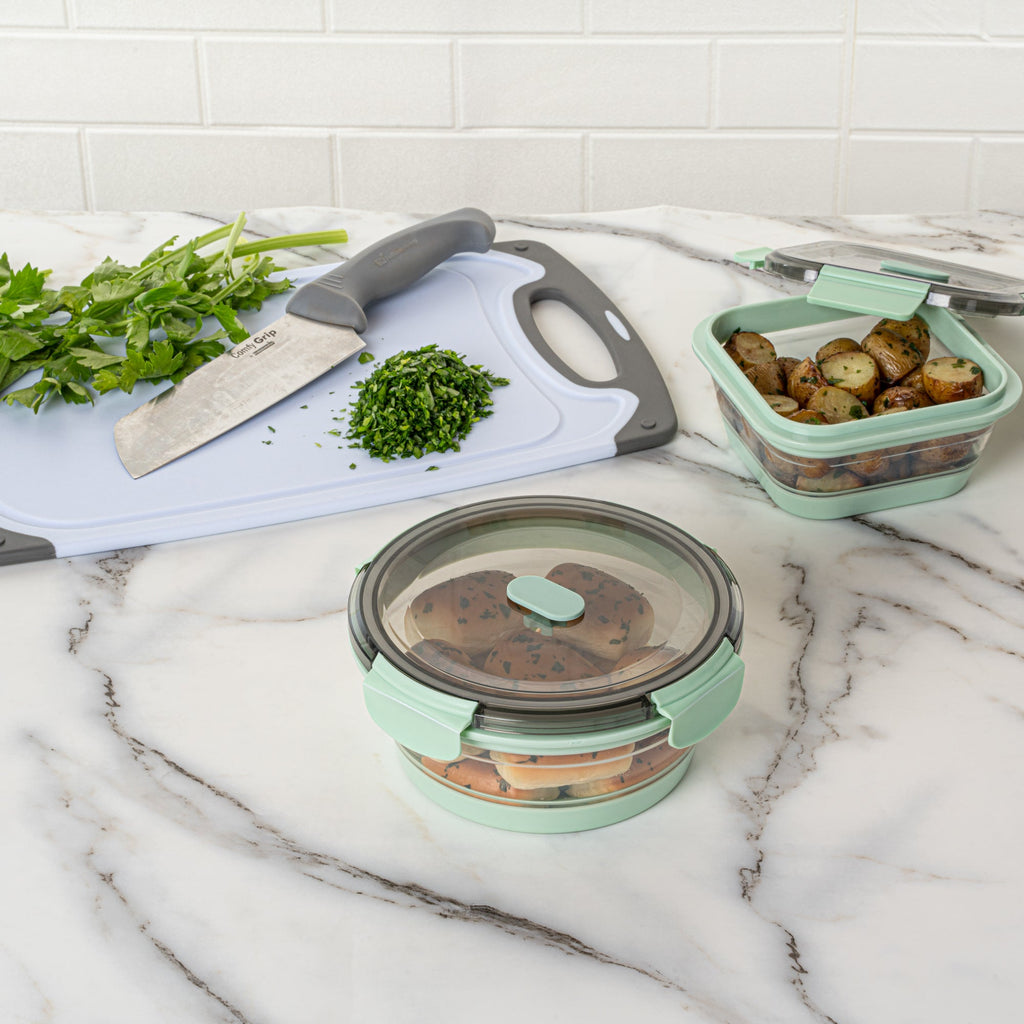 Fresh Hero 34 oz Green Plastic Airtight Food Storage Container - with Vented Lid, Collapsible - 7 1/4" x 7 1/4" x 3" - 1 count box
