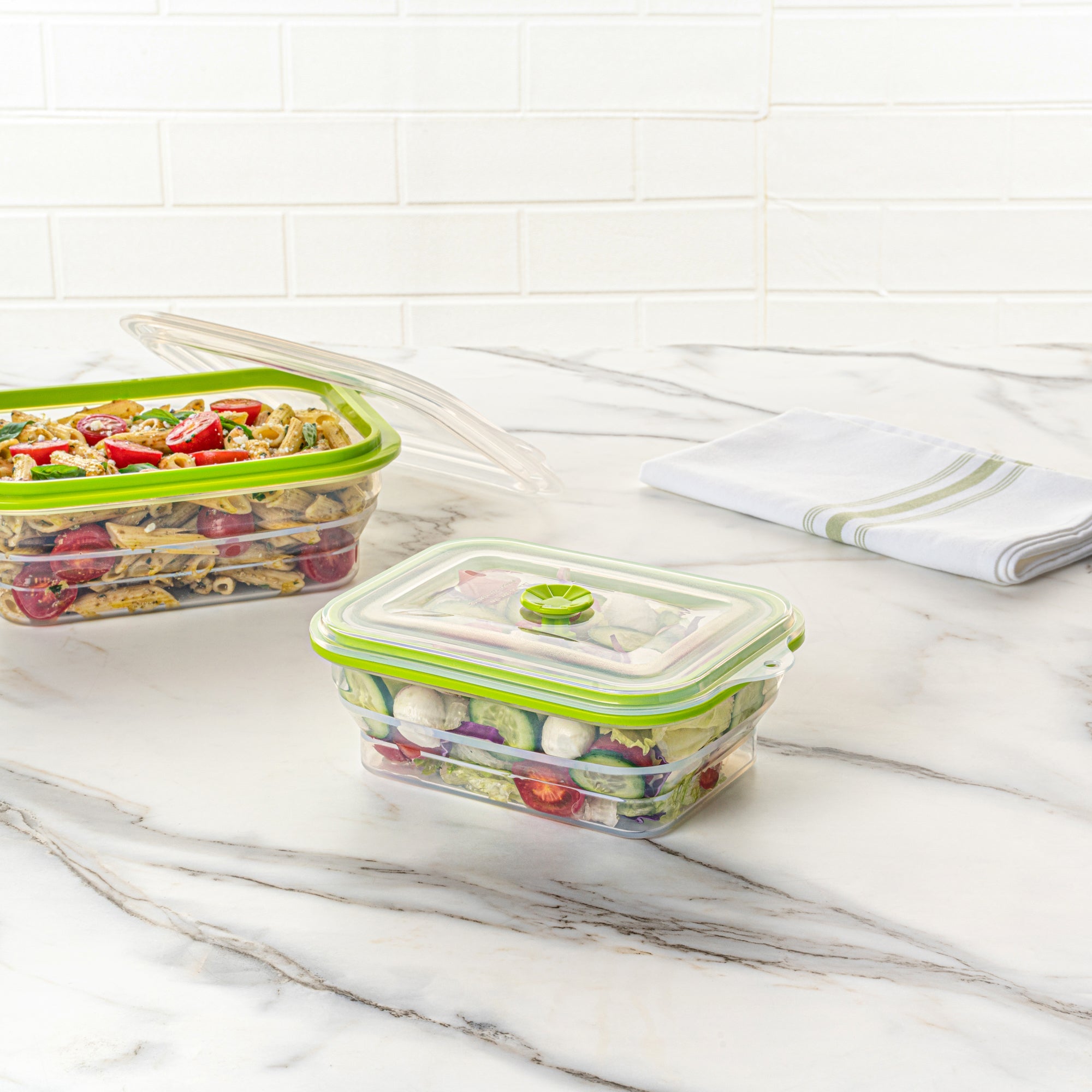 Fresh Hero 32 oz Green Silicone Airtight Food Storage Container - with Vented Lid, Collapsible - 7 3/4" x 5 1/2" x 2 3/4" - 1 count box