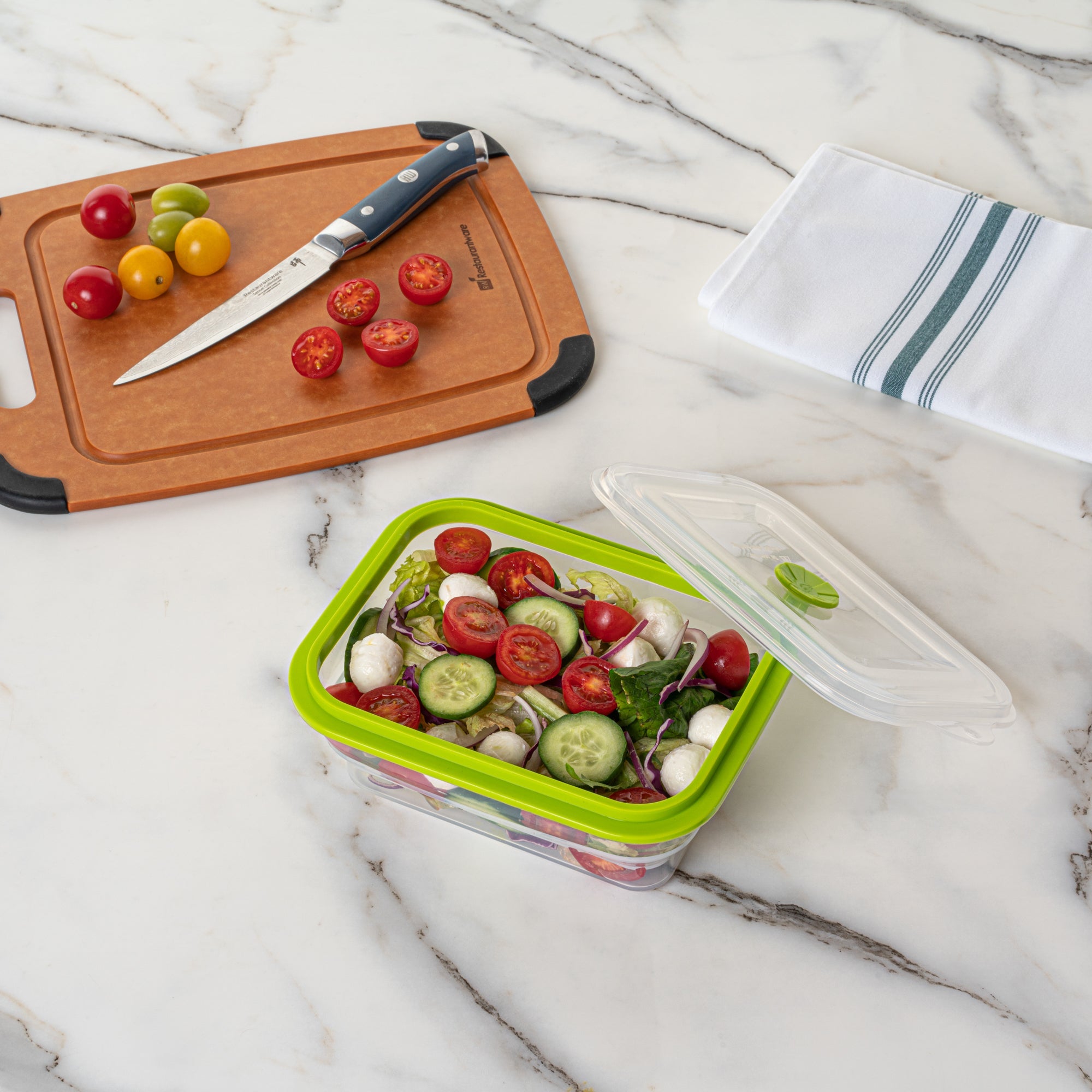 Fresh Hero 32 oz Green Silicone Airtight Food Storage Container - with Vented Lid, Collapsible - 7 3/4" x 5 1/2" x 2 3/4" - 20 count box