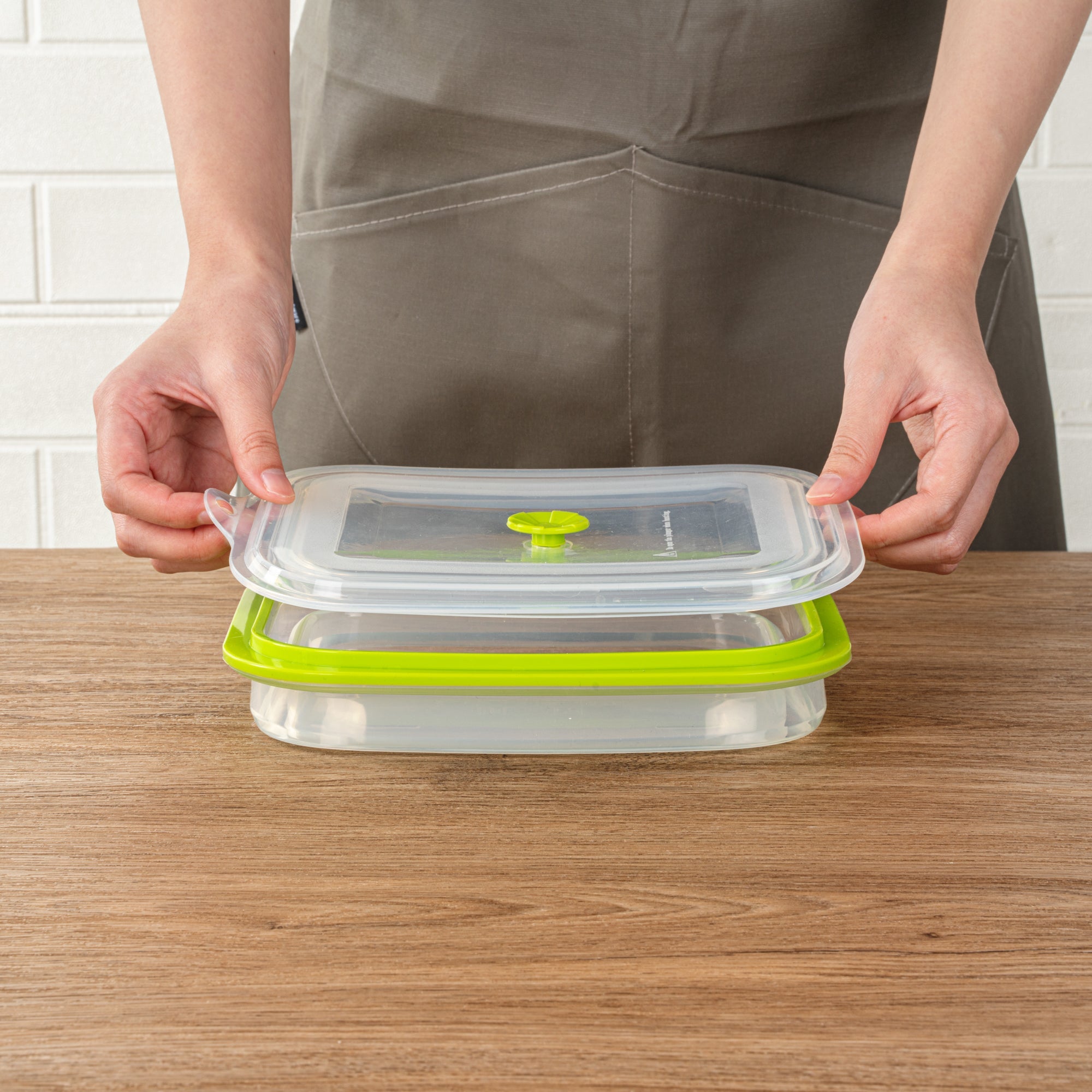 Fresh Hero 51 oz Green Silicone Airtight Food Storage Container - with Vented Lid, Collapsible - 9 1/4" x 7" x 3" - 1 count box
