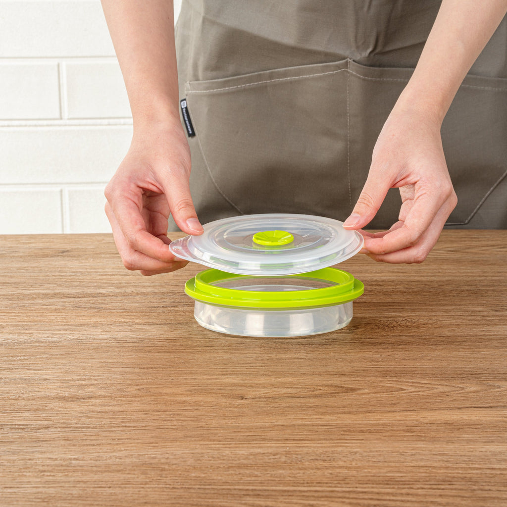 Fresh Hero 16 oz Green Silicone Airtight Food Storage Container - with Vented Lid, Collapsible - 5 3/4" x 5 3/4" x 2 3/4" - 1 count box