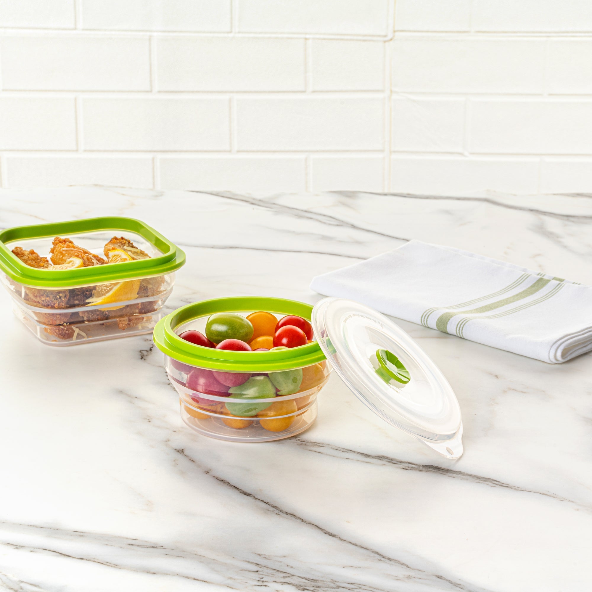 Fresh Hero 16 oz Green Silicone Airtight Food Storage Container - with Vented Lid, Collapsible - 5 3/4" x 5 3/4" x 2 3/4" - 20 count box