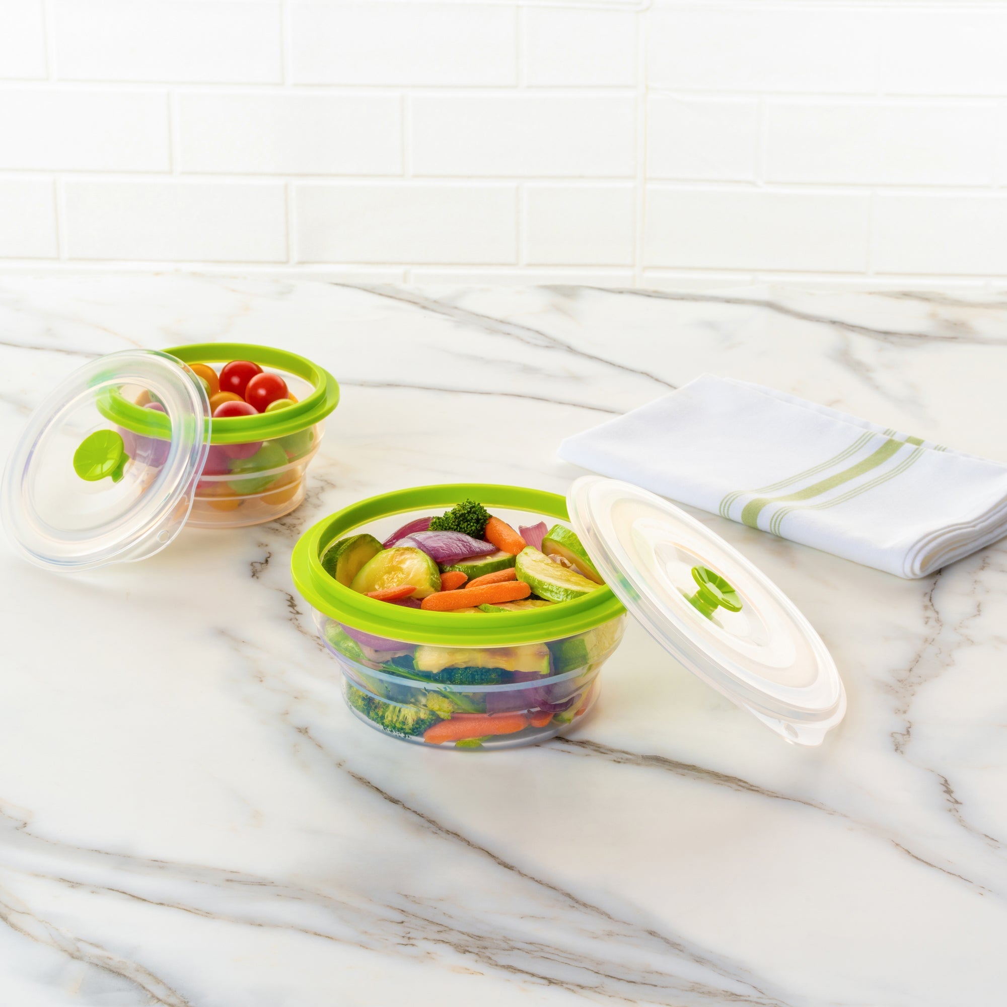 Fresh Hero 31 oz Green Silicone Airtight Food Storage Container - with Vented Lid, Collapsible - 7" x 7" x 3" - 20 count box