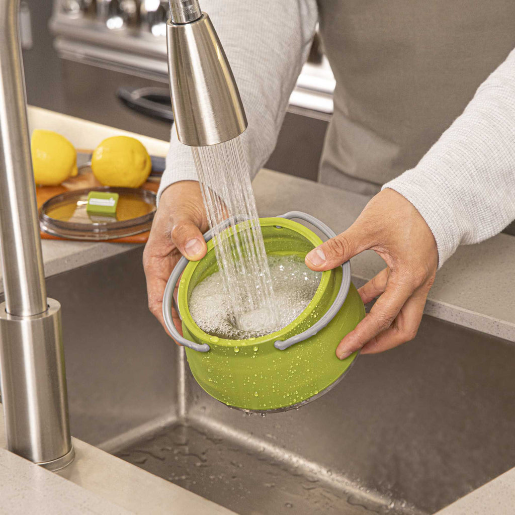 Hi Tek 1L Green Silicone Collapsible Kettle - with Lid - 6" x 6" x 4 1/4" - 1 count box
