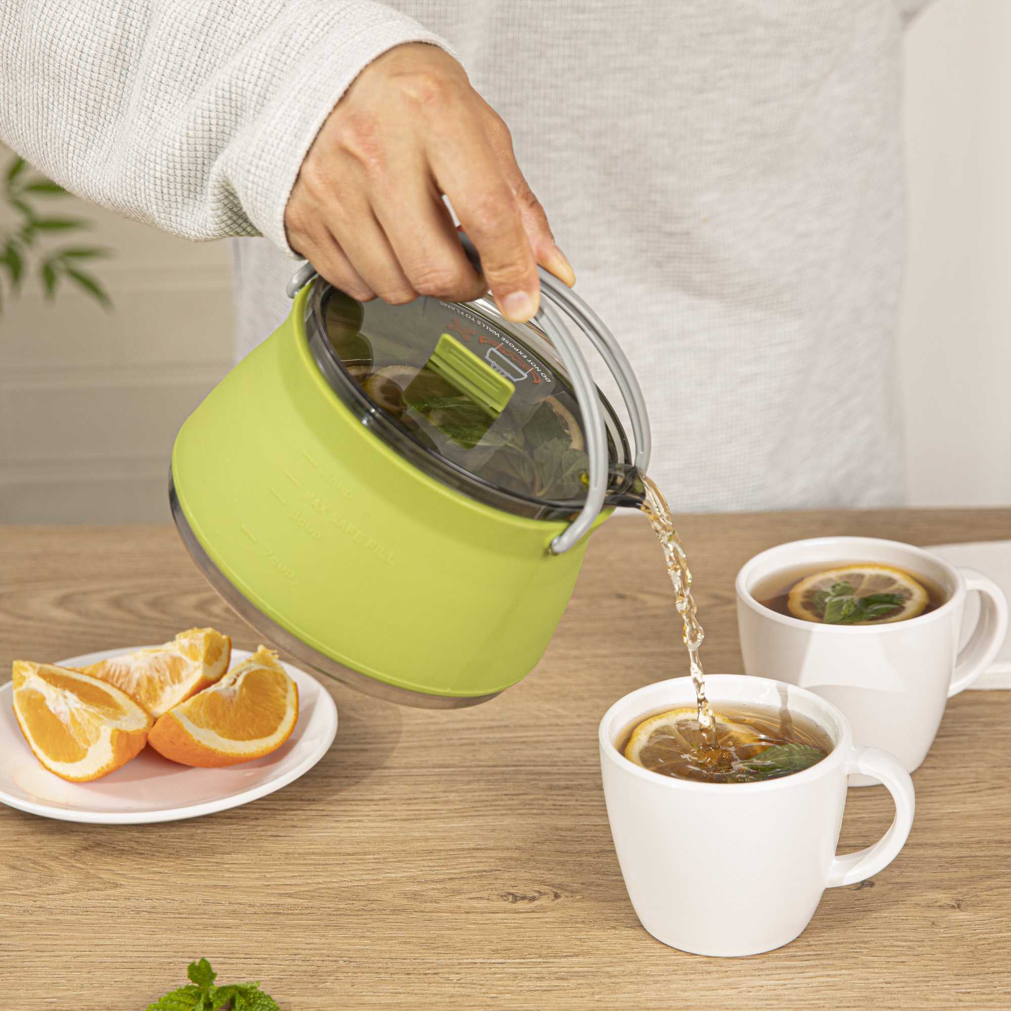 Hi Tek 1L Green Silicone Collapsible Kettle - with Lid - 6" x 6" x 4 1/4" - 20 count box
