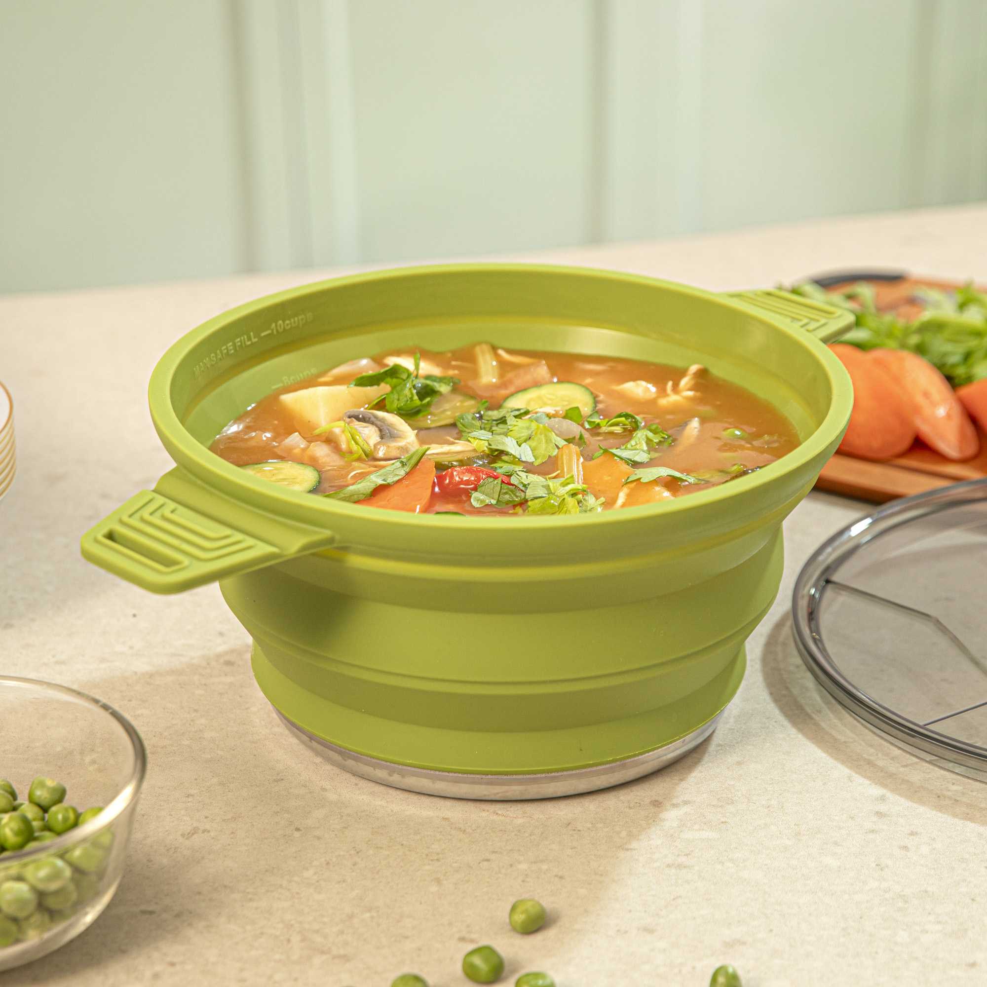Hi Tek 2.5L Green Silicone Collapsible Pot - with Lid - 12 1/2" x 8 3/4" x 4 3/4" - 1 count box