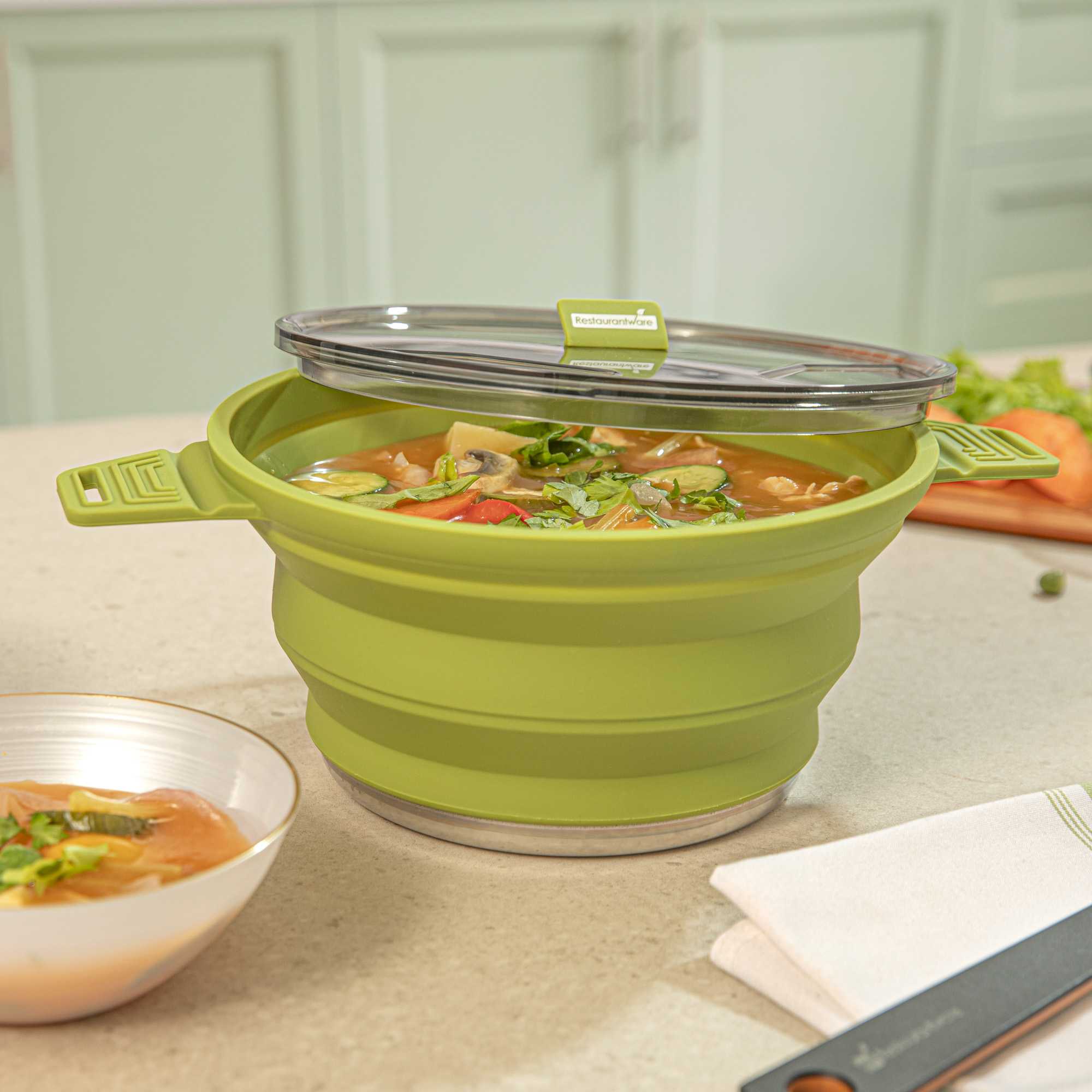 Hi Tek 2.5L Green Silicone Collapsible Pot - with Lid - 12 1/2" x 8 3/4" x 4 3/4" - 1 count box
