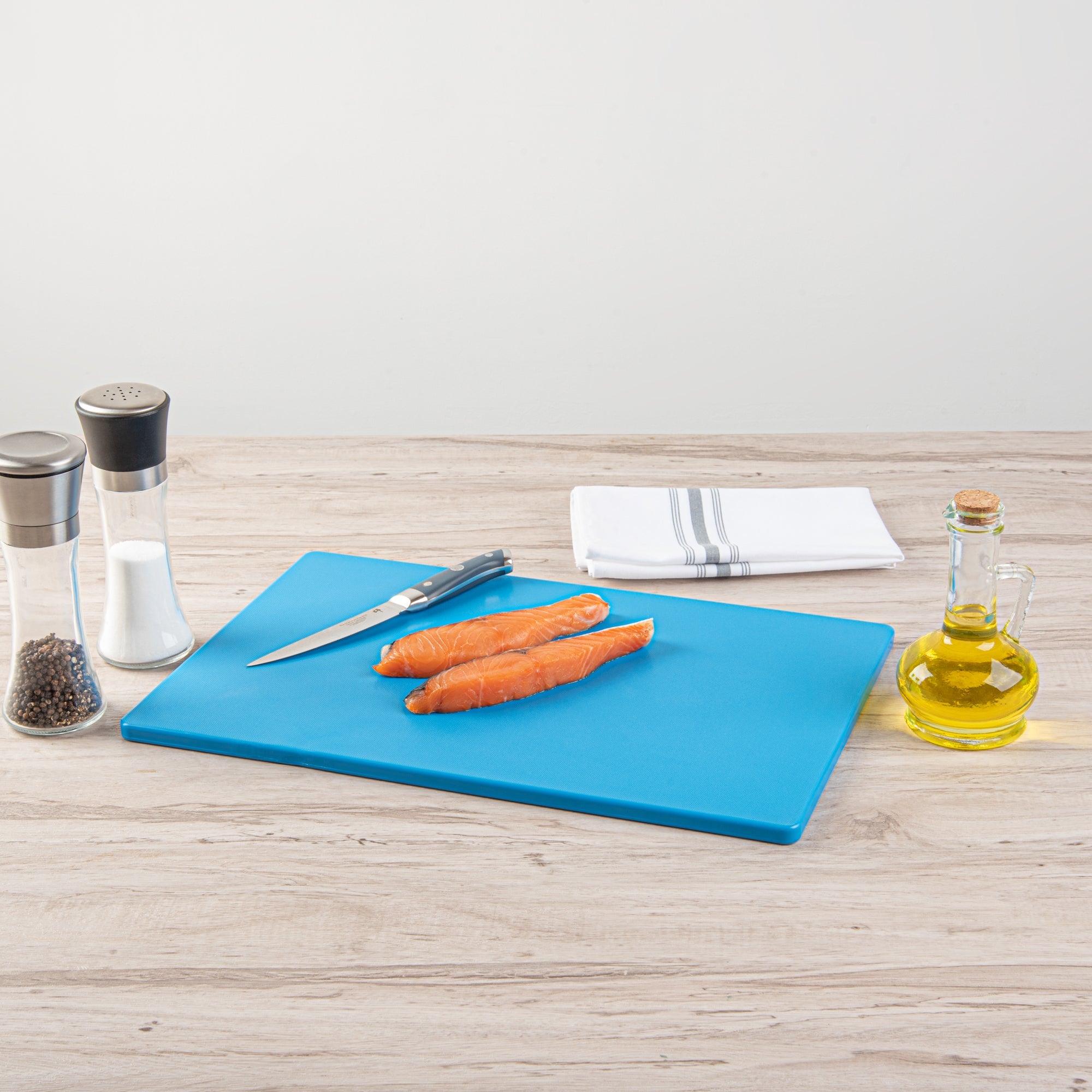 Chef 101 Blue Plastic Cutting Board - 18" x 12" - 1 count box