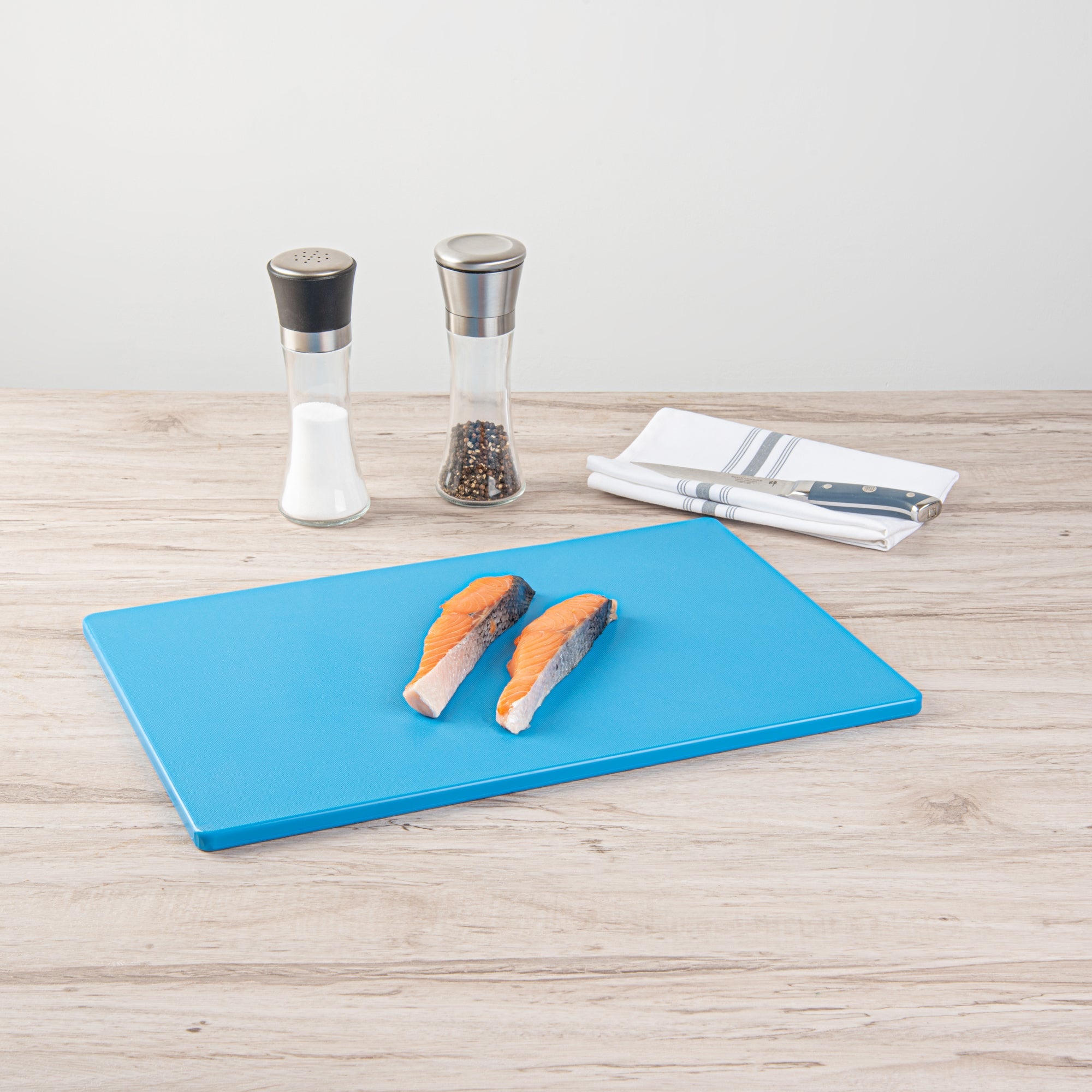 Chef 101 Blue Plastic Cutting Board - 18" x 12" - 1 count box