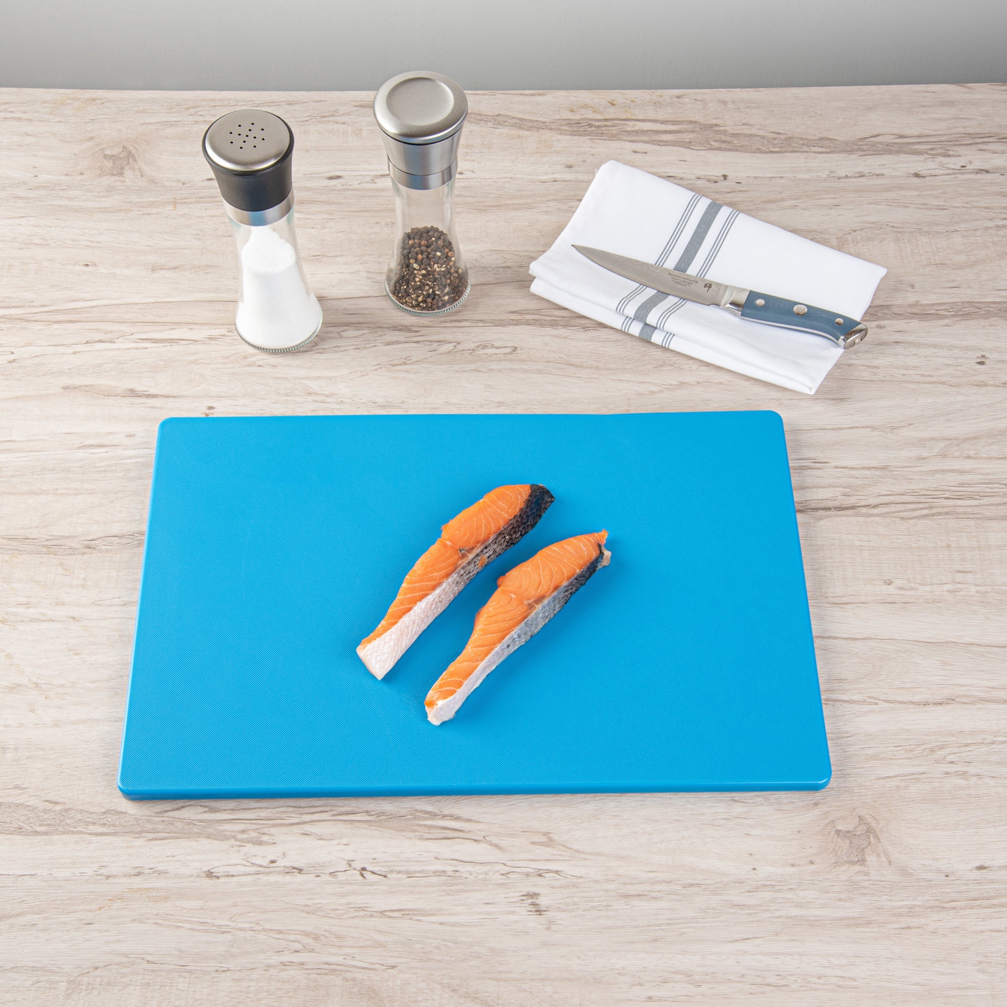 Chef 101 Blue Plastic Cutting Board - 18" x 12" - 10 count box