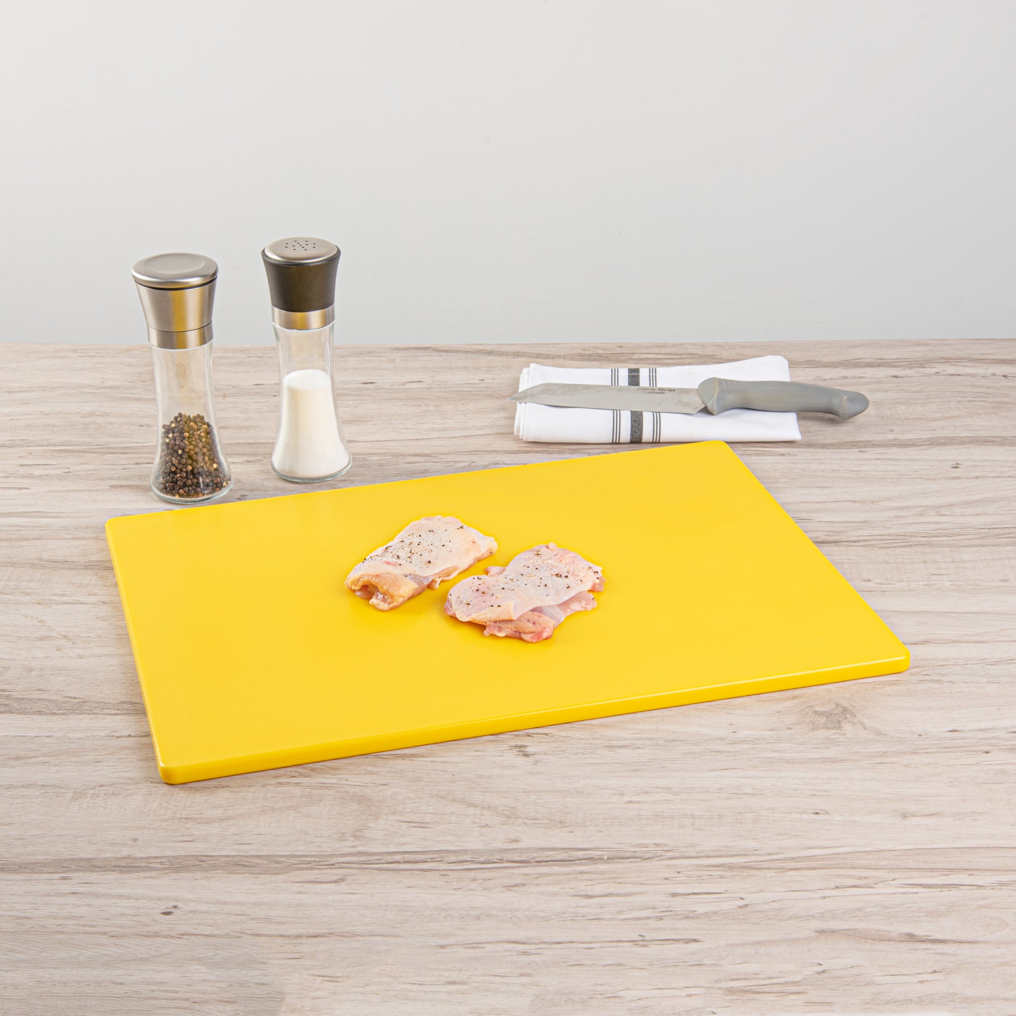 Chef 101 Yellow Plastic Cutting Board - 20" x 15" - 10 count box
