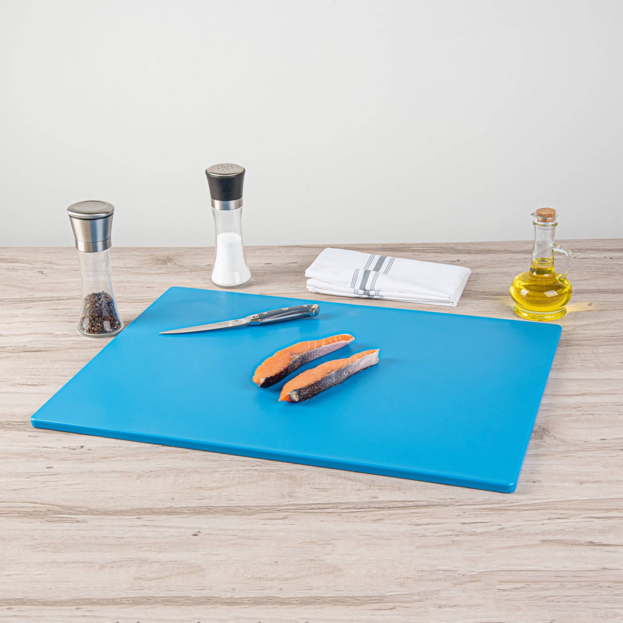 Chef 101 Blue Plastic Cutting Board - 24" x 18" - 10 count box