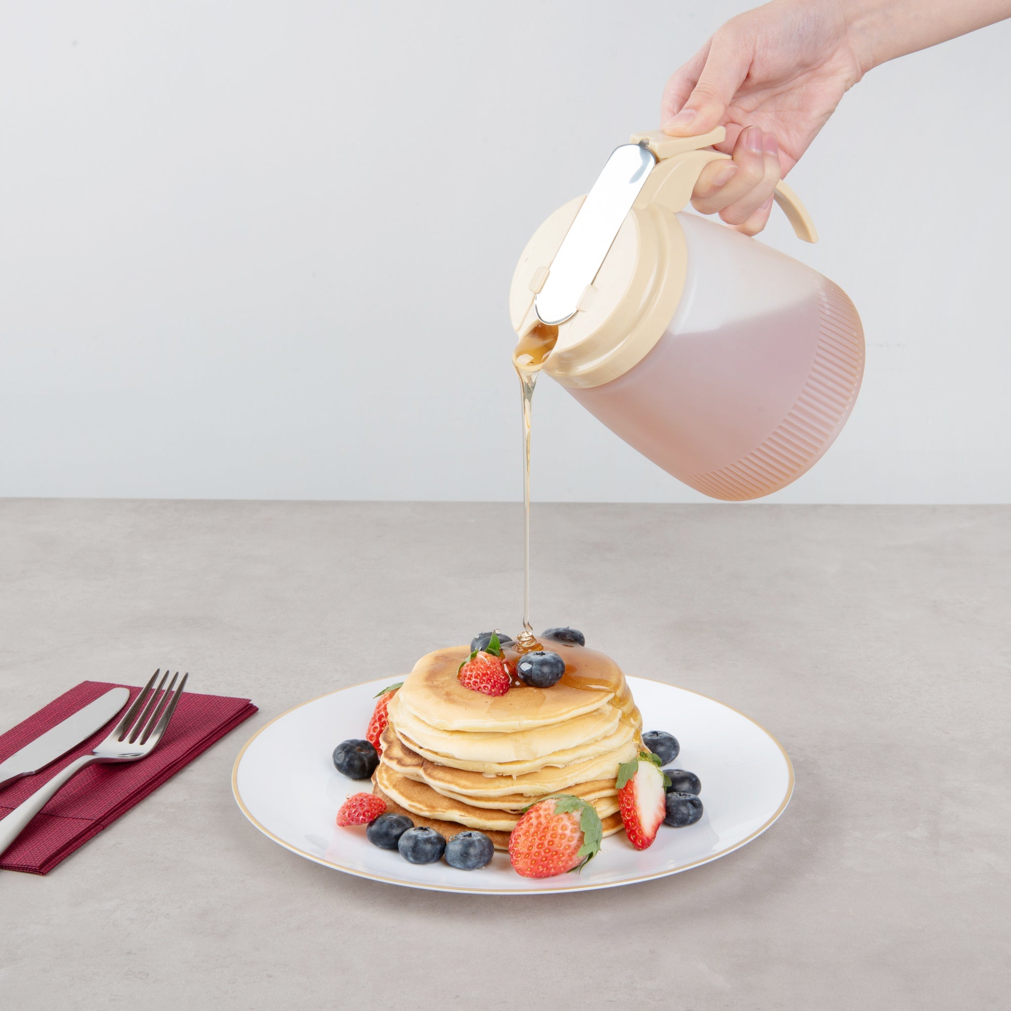 Chef 101 32 oz Beige Plastic All Purpose / Syrup Dispenser - 5 1/2" x 4 1/2" x 5 3/4" - 10 count box