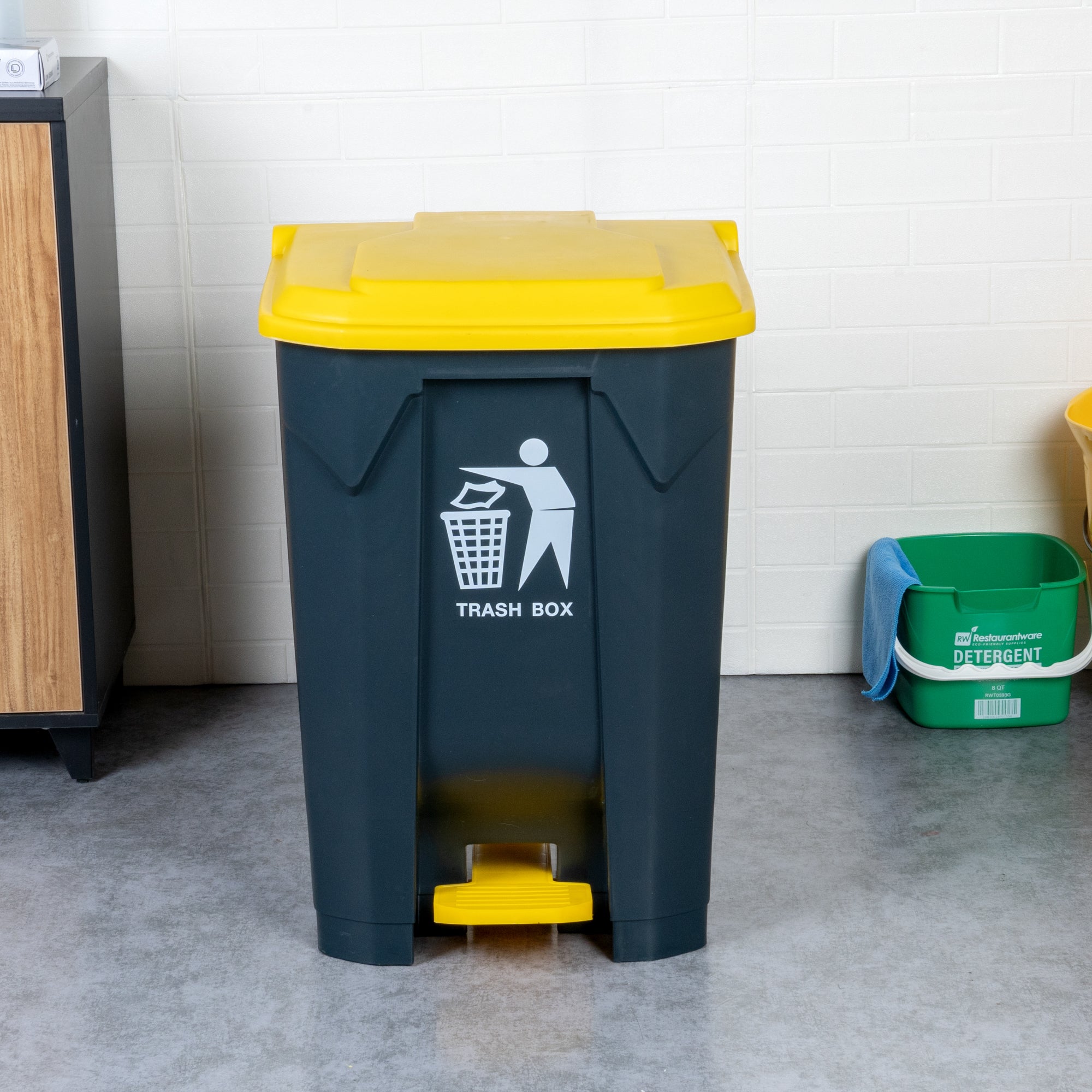 RW Clean 21 gal Dark Gray Plastic Step-On Trash Can - 19 1/2" x 17" x 28" - 1 count box