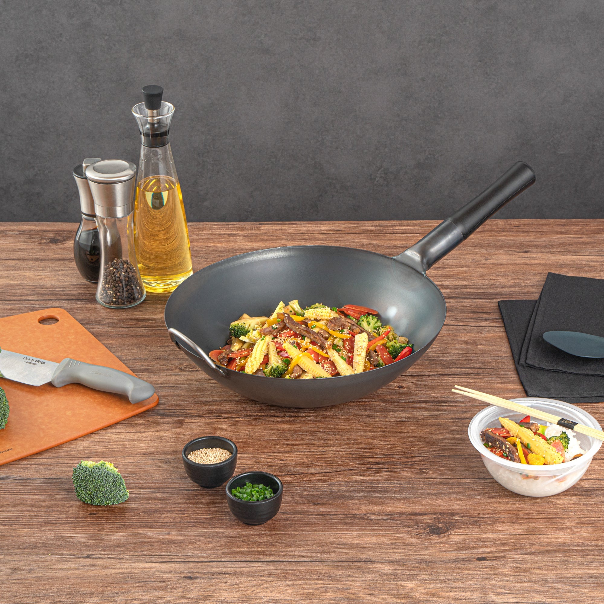 Motomori 14" Black Carbon Steel Flat Bottom Wok / Stir Fry Pan - Pre-seasoned, with Wooden Handle - 10 count box