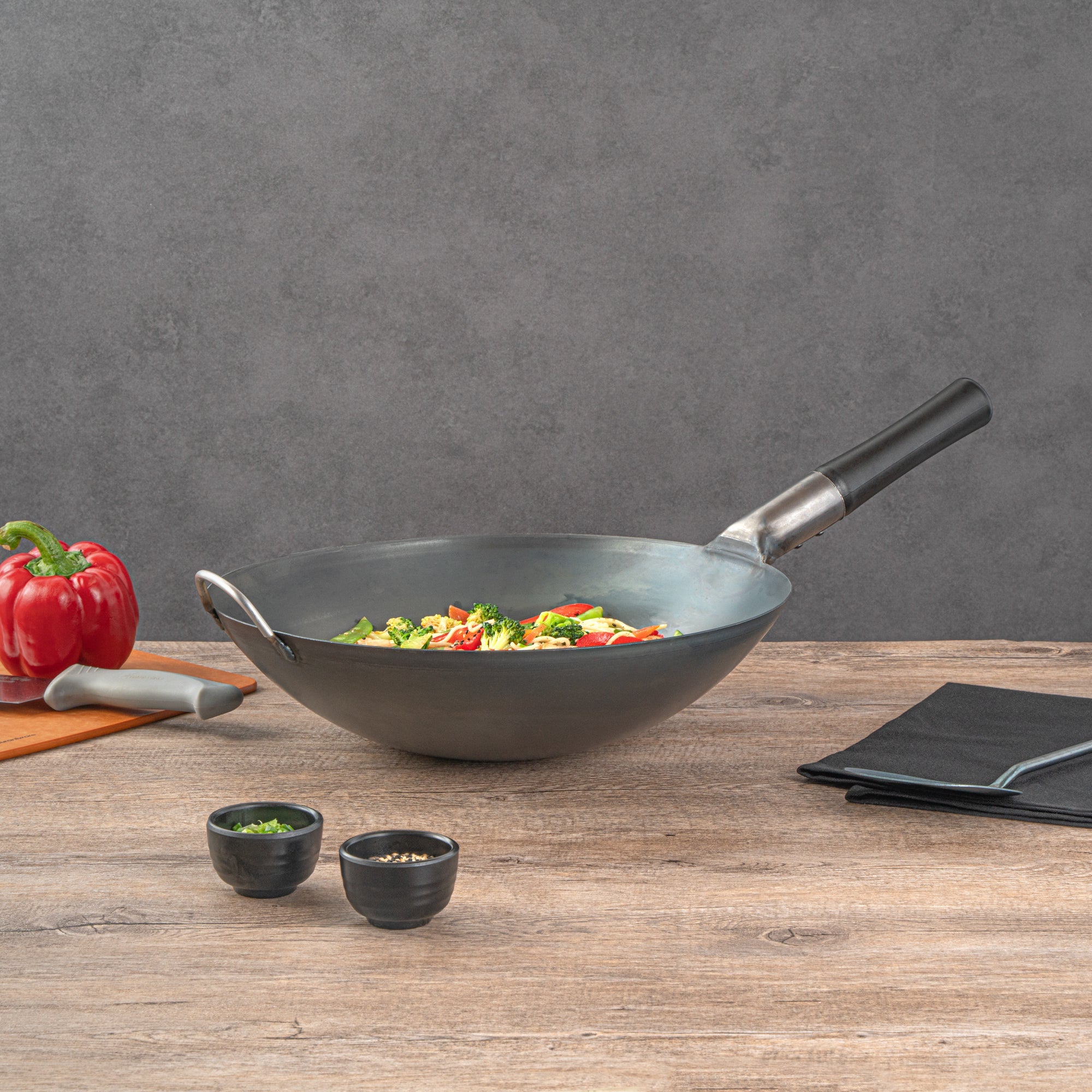 Motomori 14" Black Carbon Steel Round Bottom Wok / Stir Fry Pan - Pre-seasoned, with Wooden Handle - 10 count box