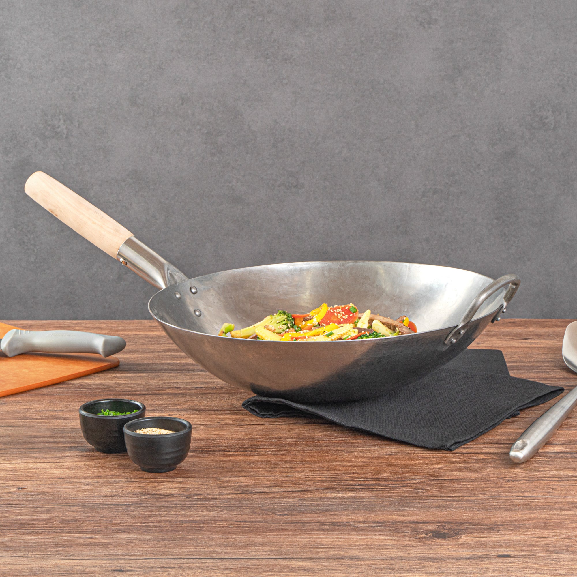 Motomori 14" Carbon Steel Round Bottom Wok / Stir Fry Pan - Hand Hammered, with Wooden Handle - 1 count box