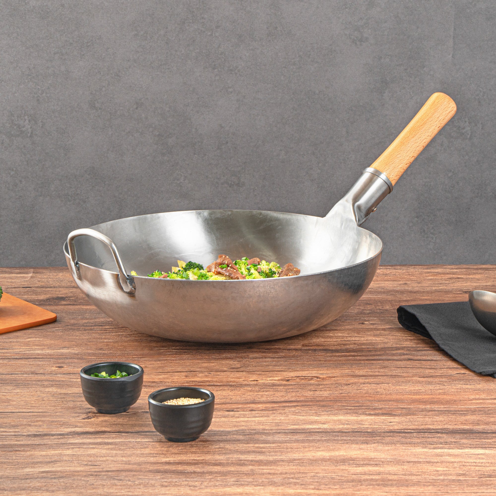 Motomori 14" Carbon Steel Flat Bottom Wok / Stir Fry Pan - Hand Hammered, with Wooden Handle - 10 count box