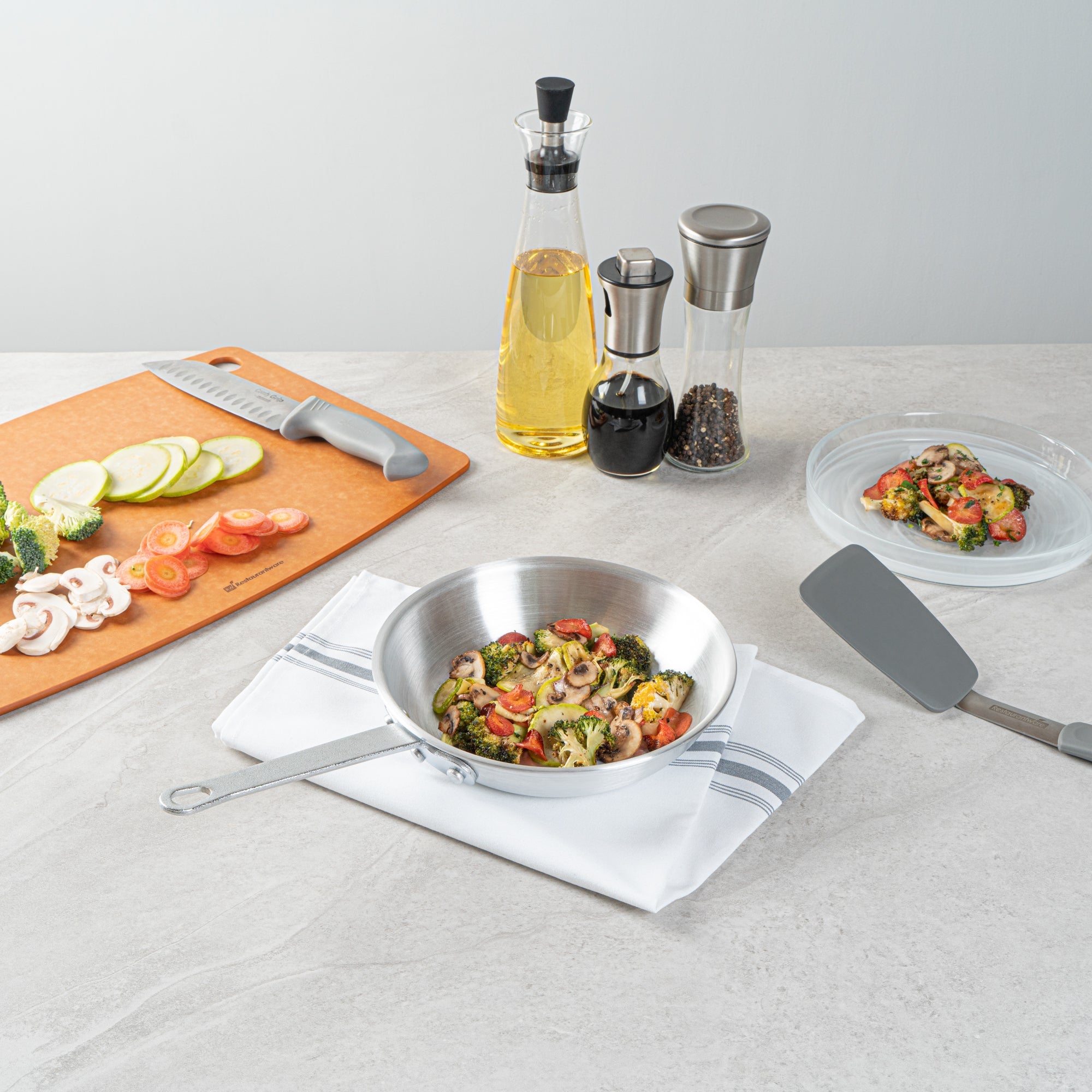 Met Lux Aluminum 8" Fry Pan - 1 count box