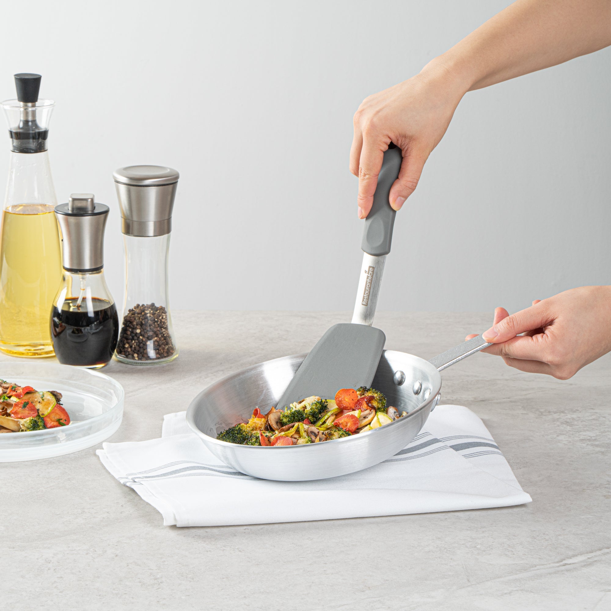 Met Lux Aluminum 8" Fry Pan - 1 count box