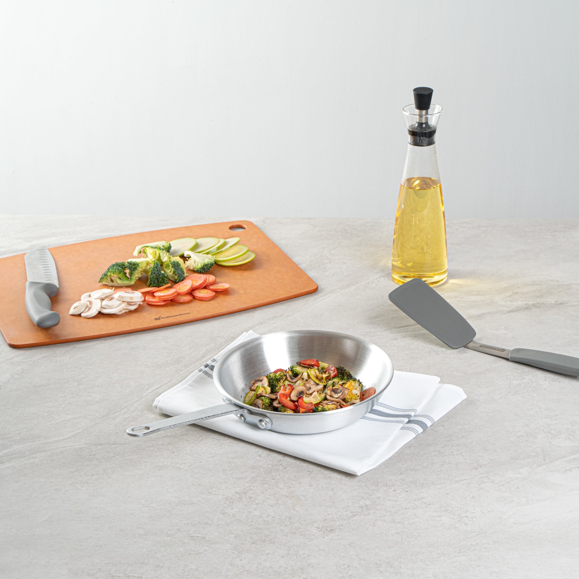 Met Lux Aluminum 8" Fry Pan - 6 count box