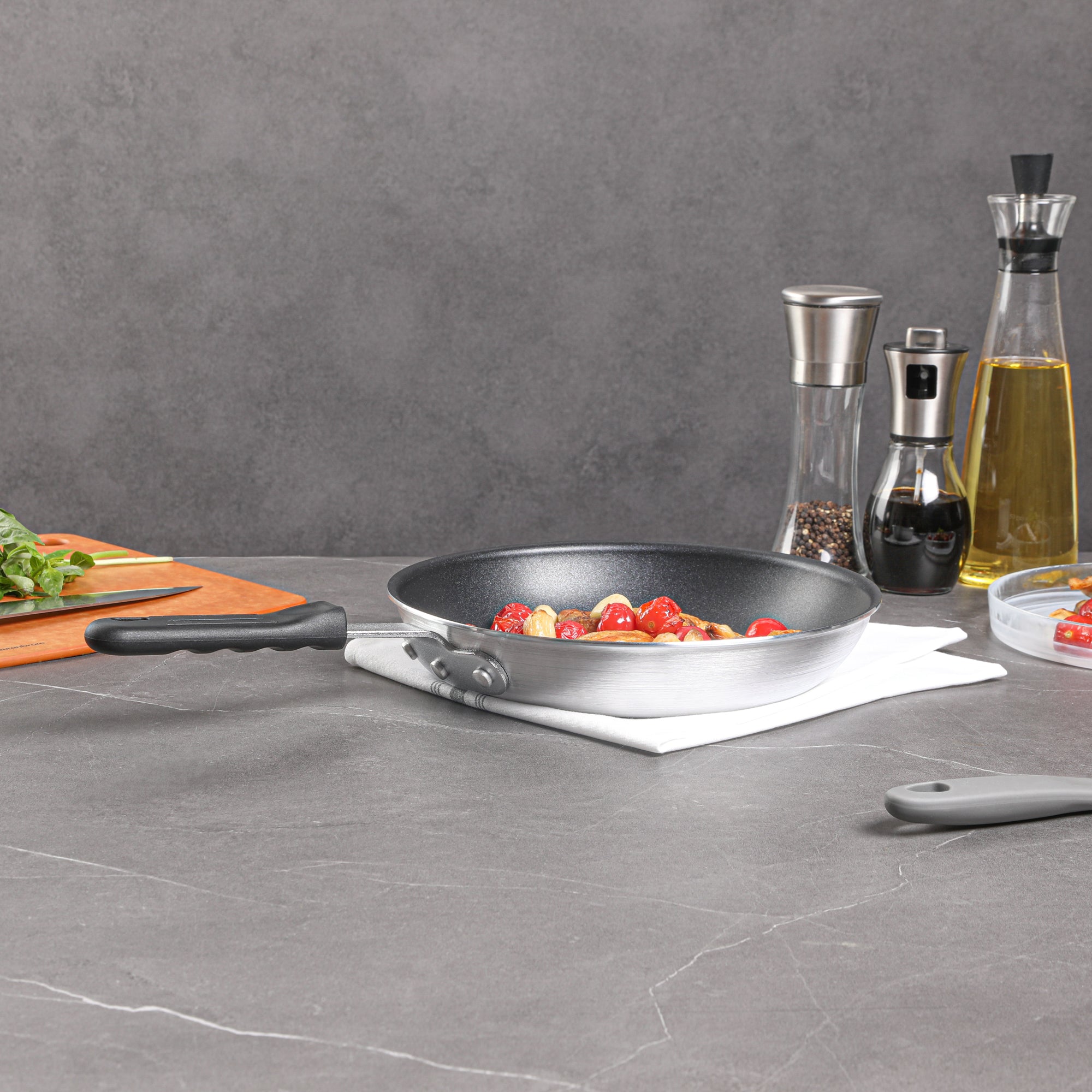 Met Lux Black Silicone Removable Pan Handle Sleeve - For 10" and 12" Aluminum Pans - 5 1/4" - 1 count box
