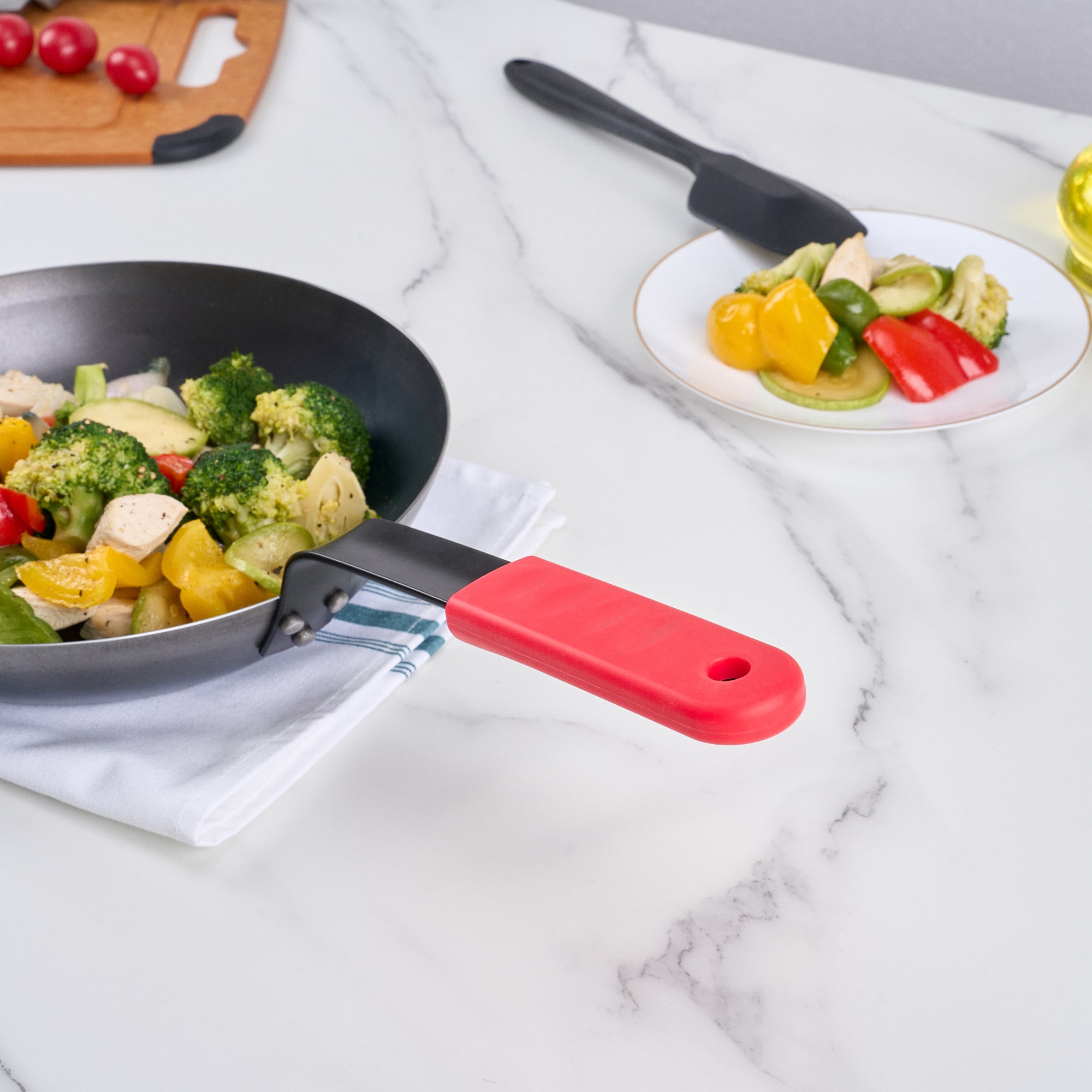 Met Lux Red Silicone Removable Pan Handle Sleeve - 4 3/4'' - 1 count box