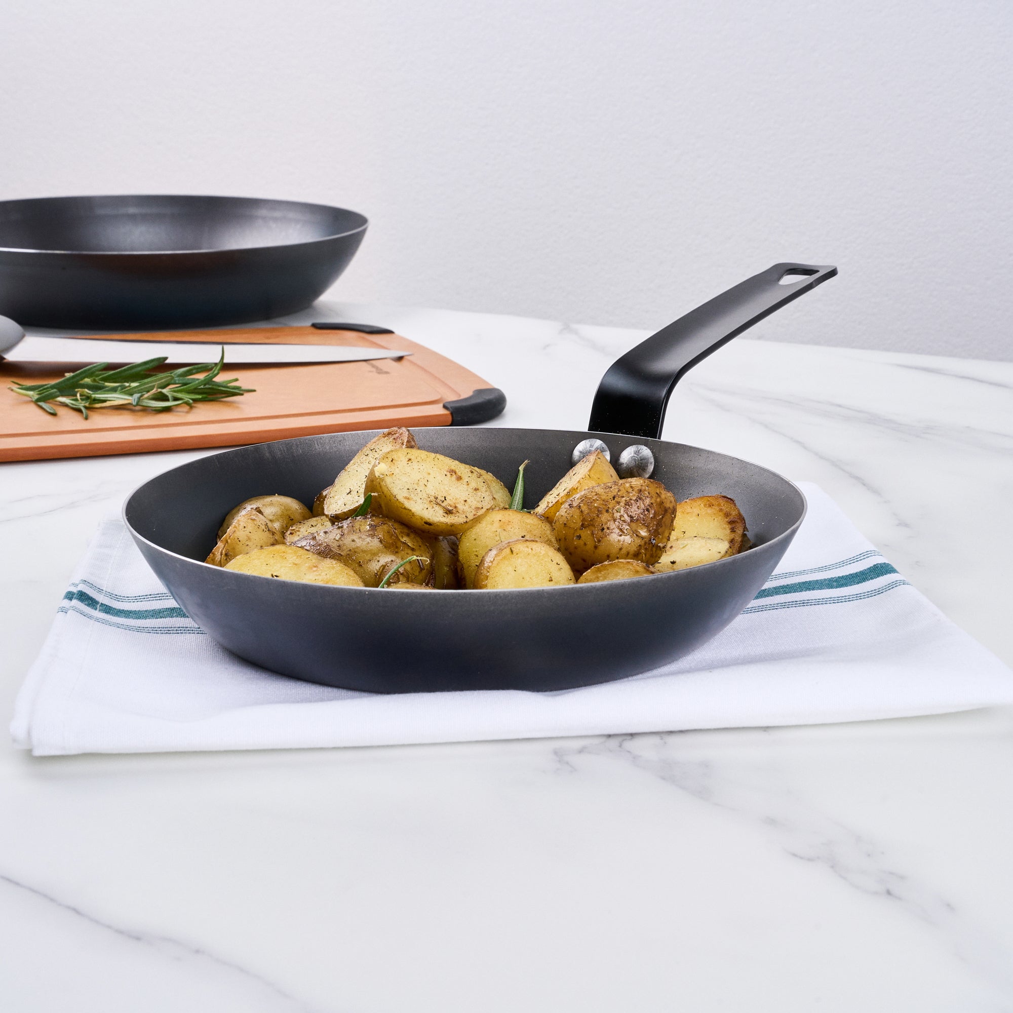 Met Lux Black Carbon Steel 9" Fry Pan - 1 count box