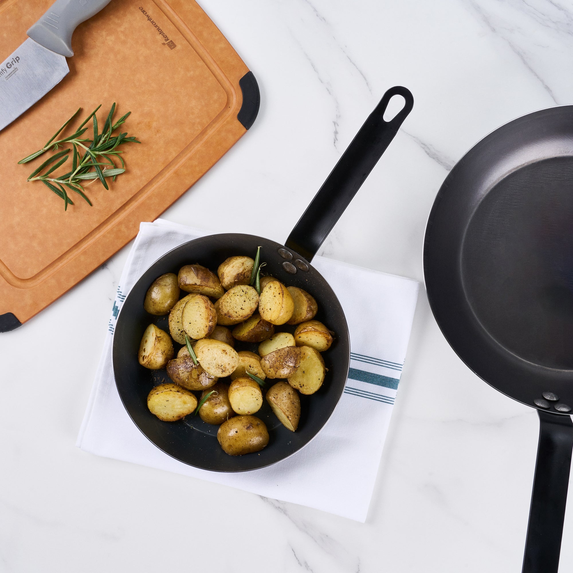 Met Lux Black Carbon Steel 9" Fry Pan - 1 count box