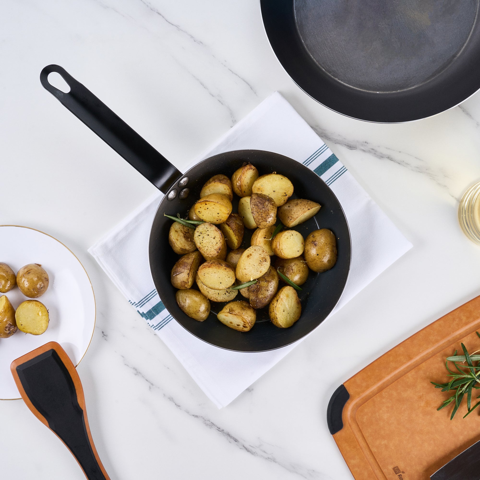 Met Lux Black Carbon Steel 9" Fry Pan - 6 count box