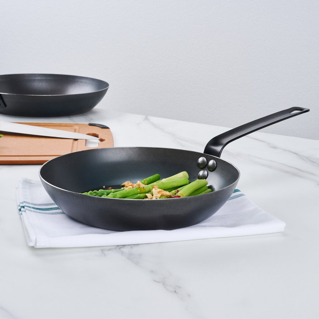 Met Lux Black Carbon Steel 9 1/2" Fry Pan - 6 count box