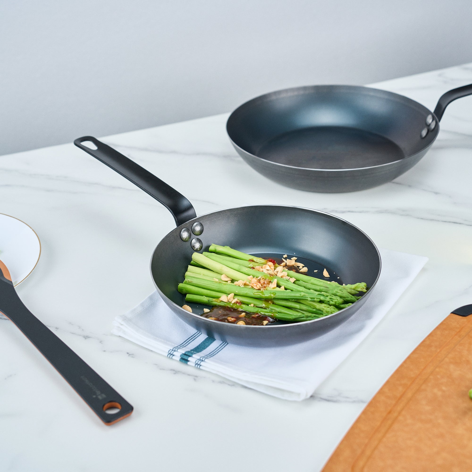 Met Lux Black Carbon Steel 9 1/2" Fry Pan - 6 count box