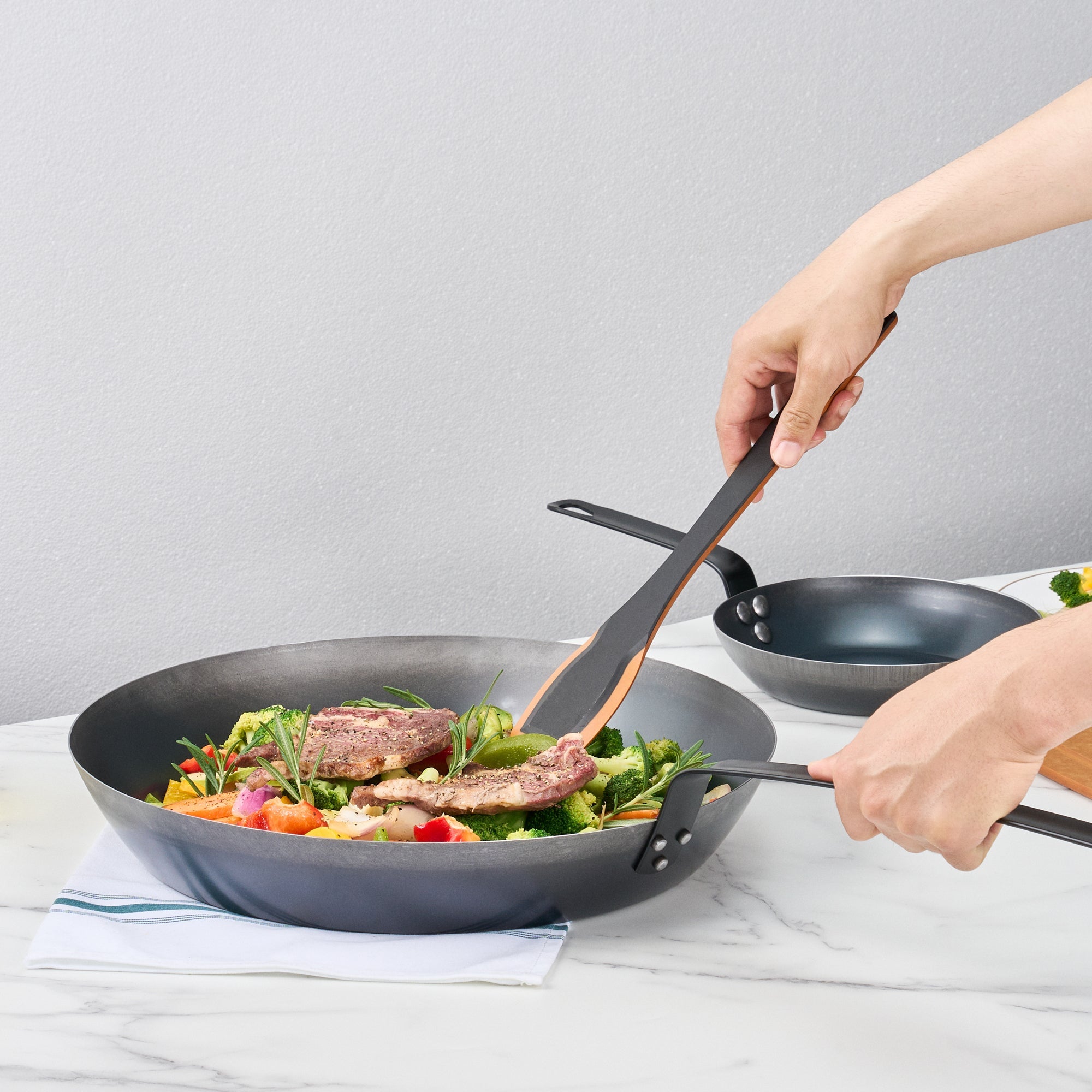 Met Lux Black Carbon Steel 16" Fry Pan - 1 count box