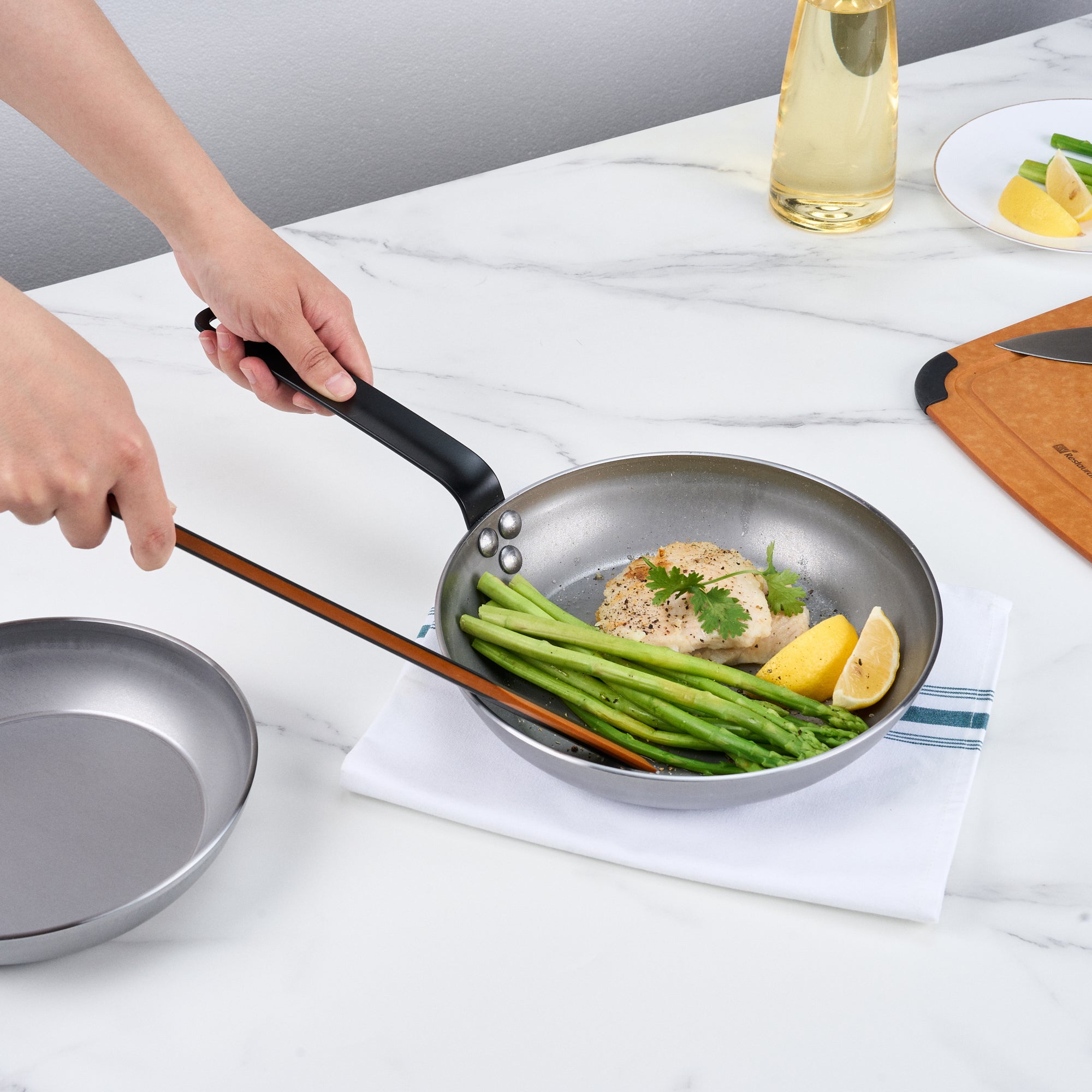 Met Lux Carbon Steel 9 1/2" Fry Pan - 6 count box