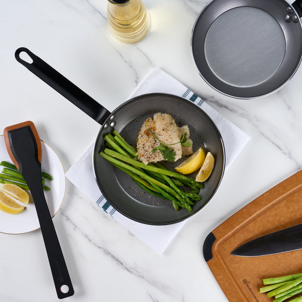 Met Lux Carbon Steel 9 1/2" Fry Pan - 6 count box