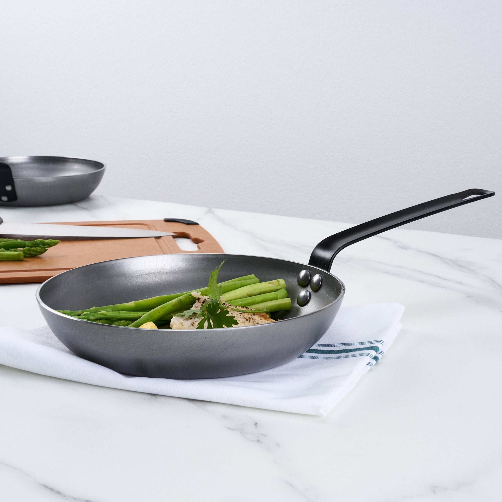Met Lux Carbon Steel 16" Fry Pan - 1 count box