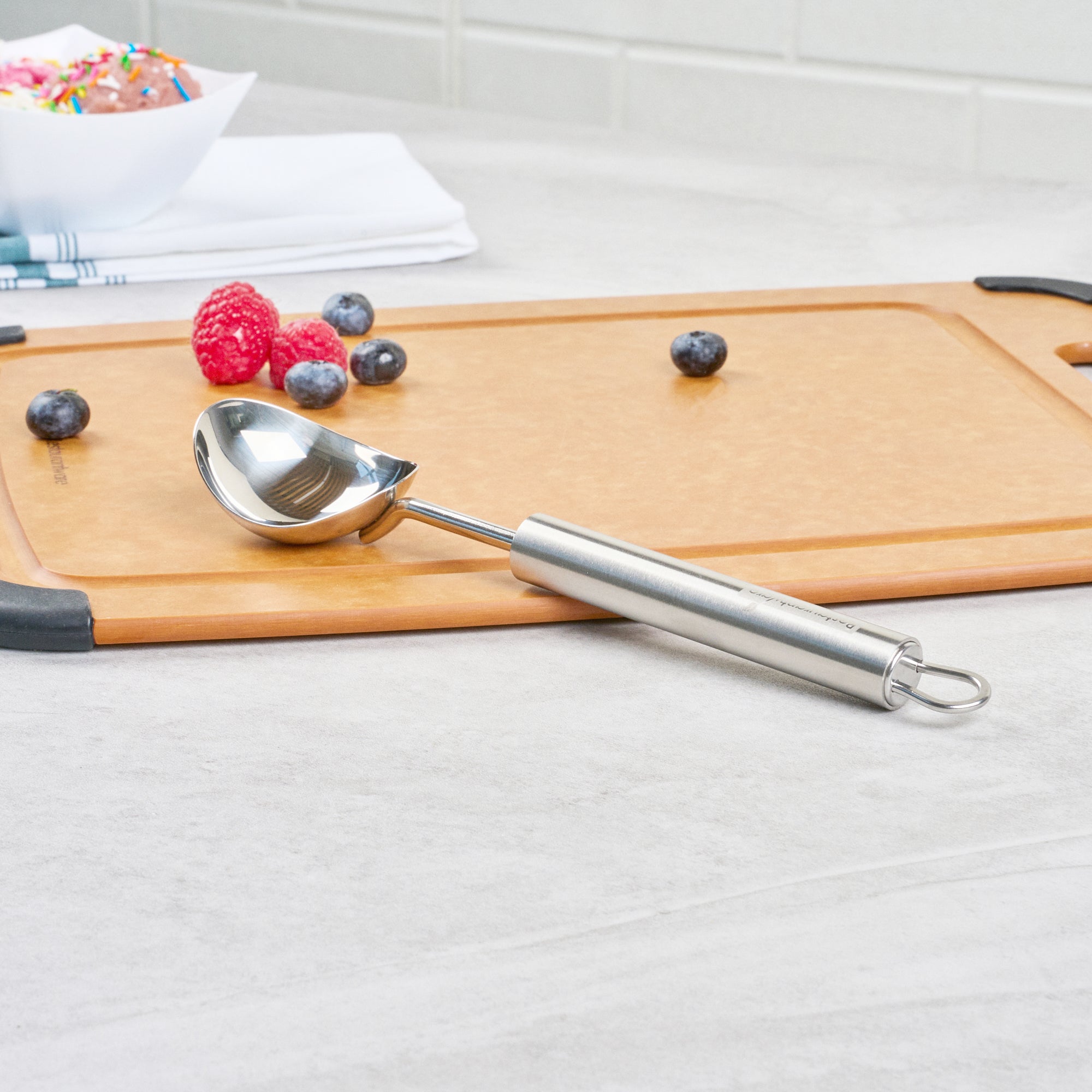 German Standard Stainless Steel Ice Cream Scoop - 8 3/4'' x 1 3/4'' - 24 count box