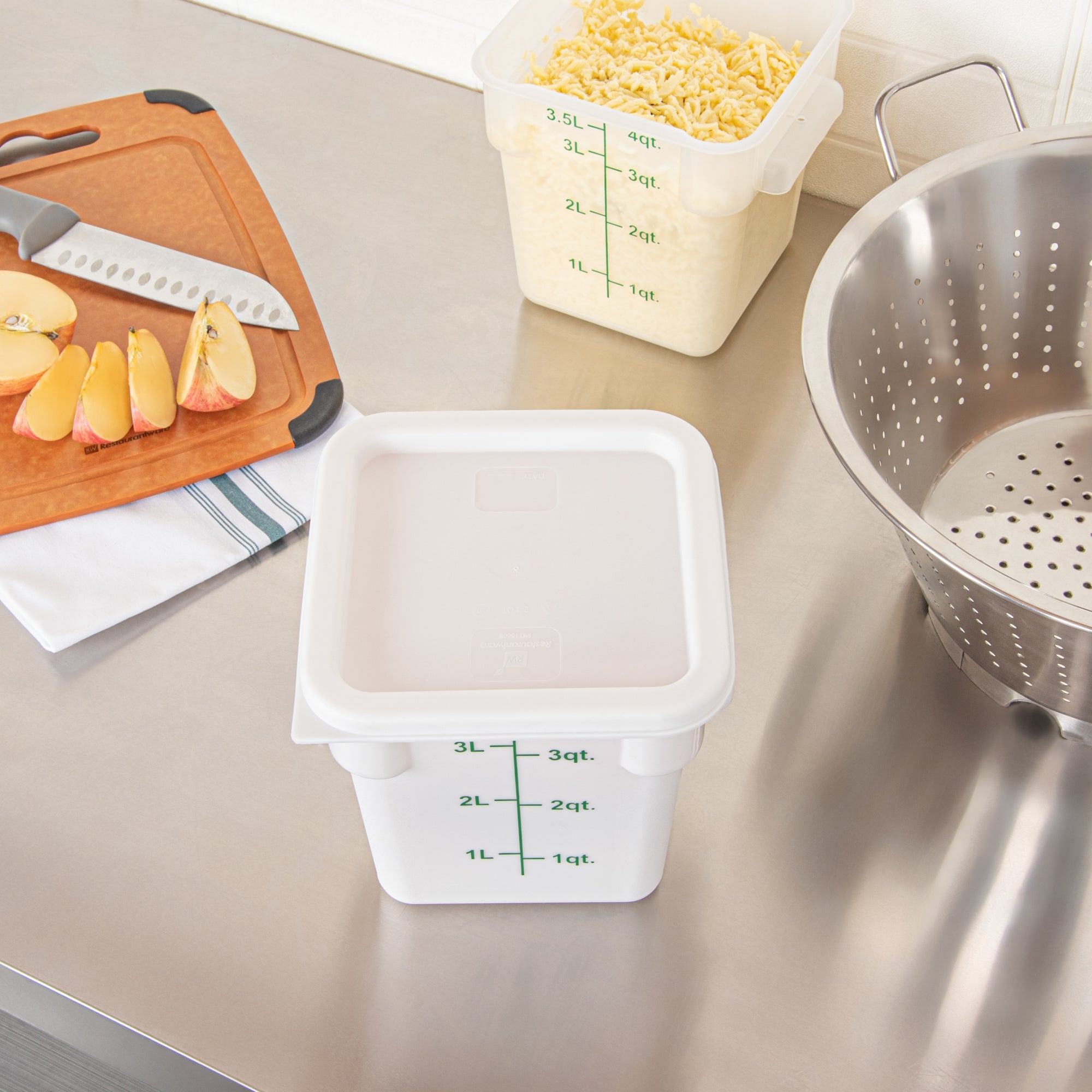 Met Lux Square White Plastic Food Storage Container Lid - Fits 2 and 4 qt - 1 count box