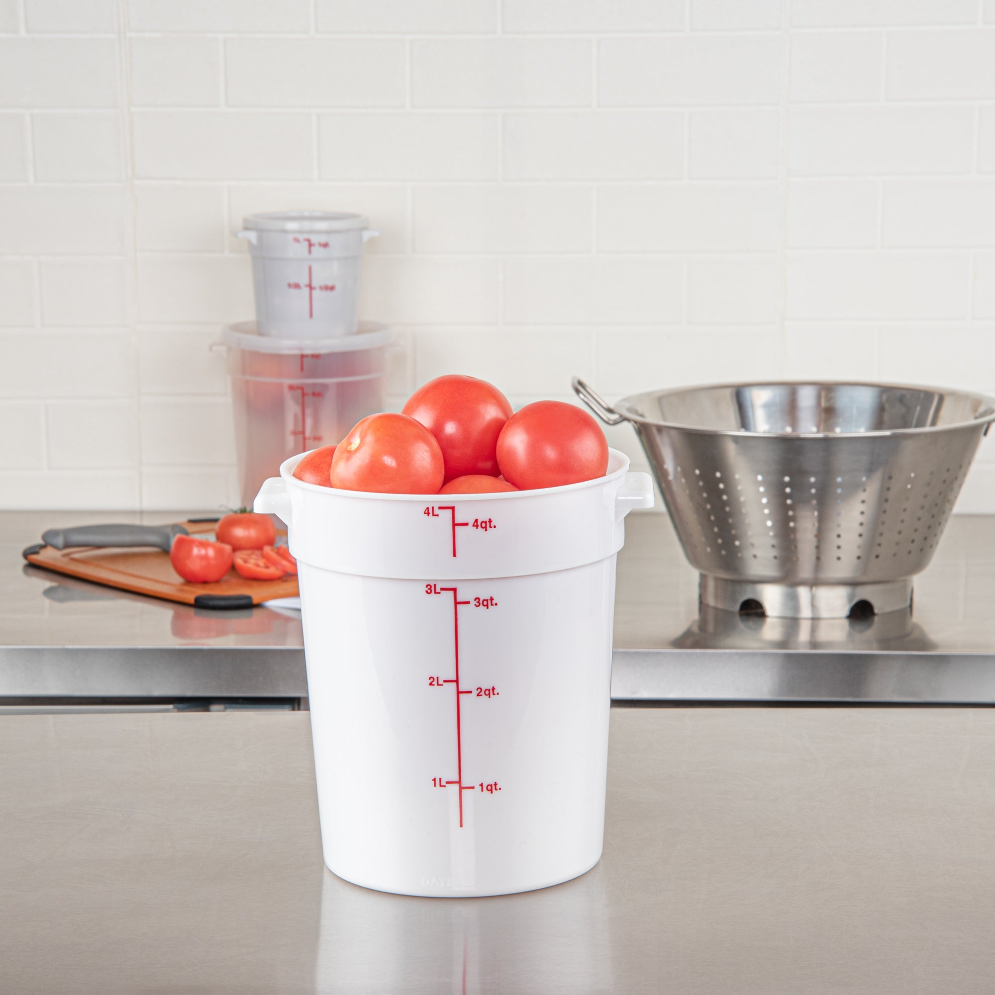 Met Lux 4 qt Round White Plastic Food Storage Container - with Red Volume Markers - 7 1/4" x 7 1/4" x 8 1/2" - 1 count box