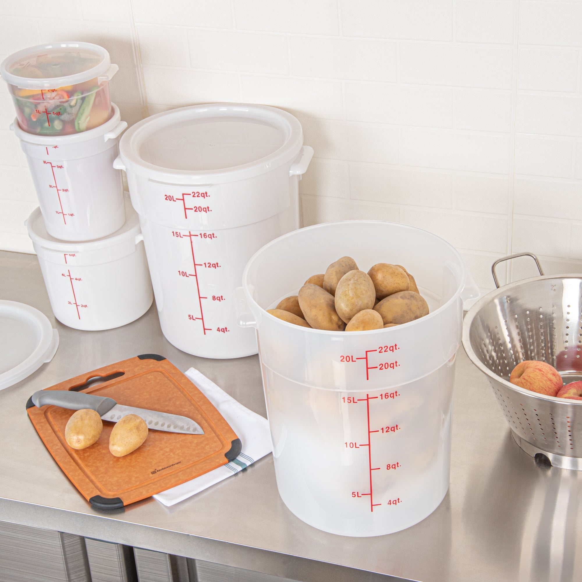 Met Lux 22 qt Round Translucent Plastic Food Storage Container - with Red Volume Markers - 12 1/4" x 12 1/4" x 15" - 10 count box