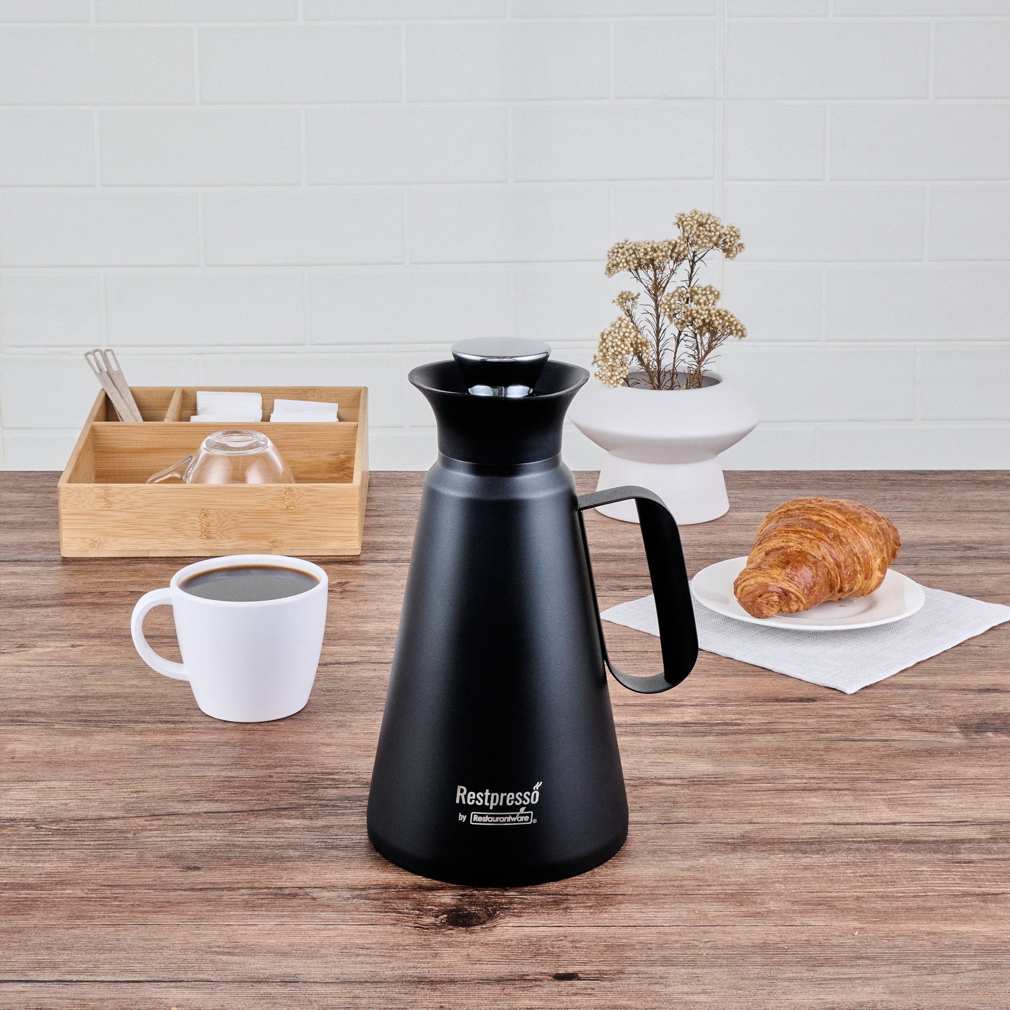 Restpresso 34 oz Black Vacuum Insulated Coffee / Tea Server - 360 Degree Pour - 1 count box