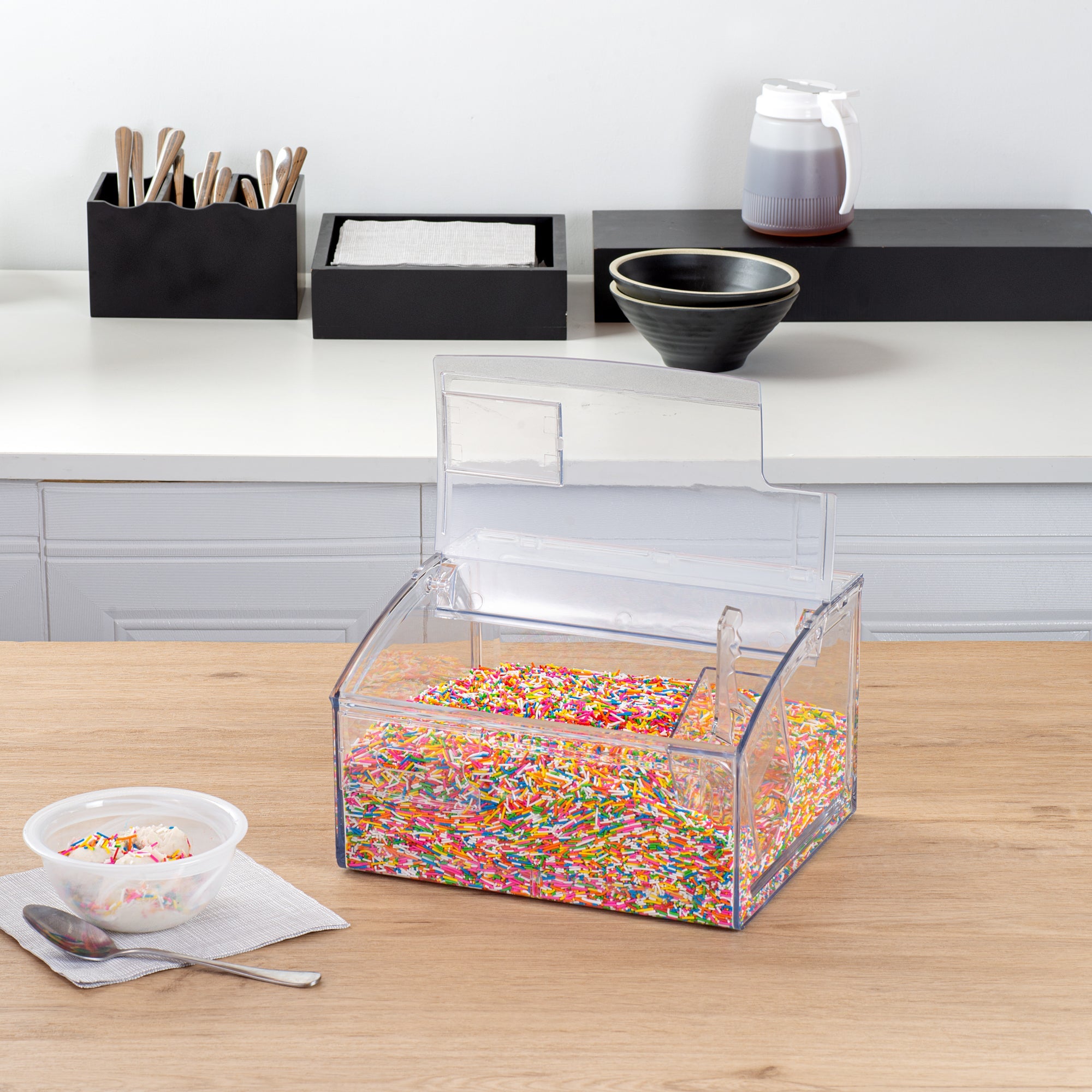 Met Lux 2 Gal Clear Plastic Topping Bin - 30 Cup, with Scoop - 7" x 9 3/4" x 11 3/4" - 1 count box