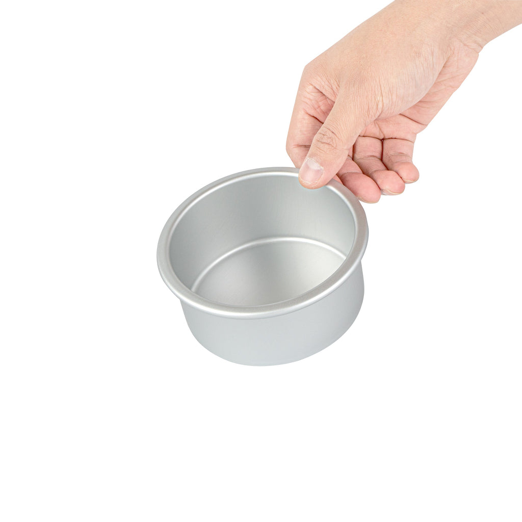 Met Lux Round Aluminum Straight-Sided Cake Pan - 4" x 4" x 2" - 1 count box
