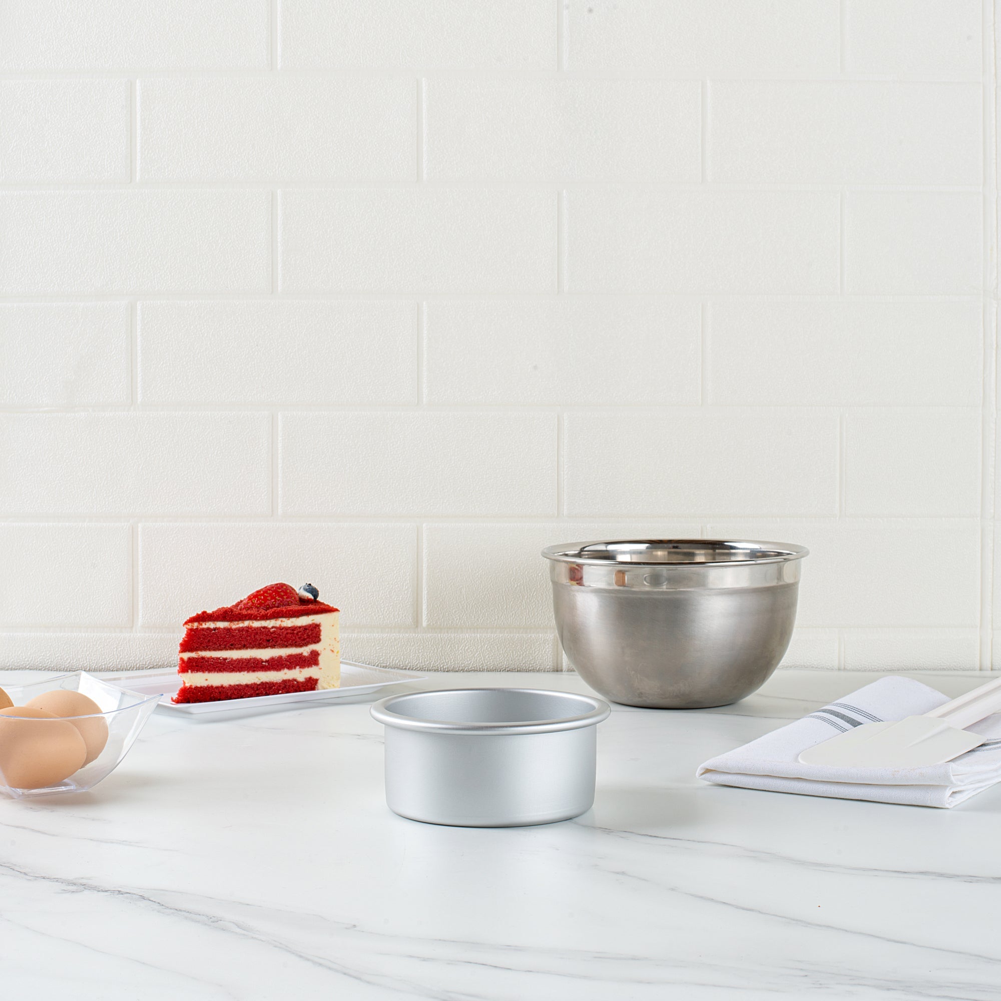 Met Lux Round Aluminum Straight-Sided Cake Pan - 4" x 4" x 2" - 12 count box