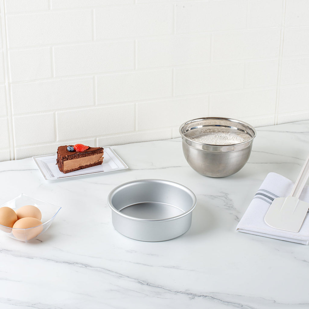Met Lux Round Aluminum Straight-Sided Cake Pan - 6" x 6" x 2" - 12 count box