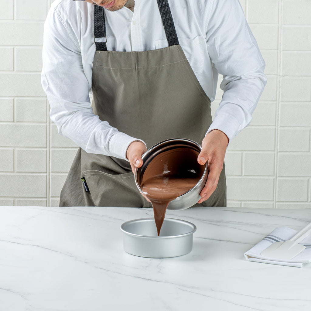 Met Lux Round Aluminum Straight-Sided Cake Pan - 6" x 6" x 2" - 12 count box